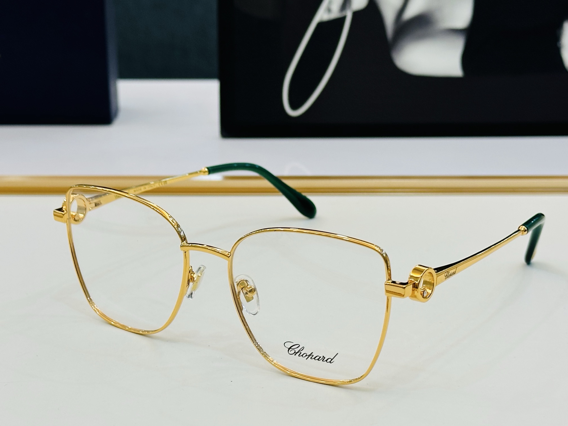 原版 ChoPard肖邦 MODEL VCHL437LS  Size：57口18-138  以现代时尚的