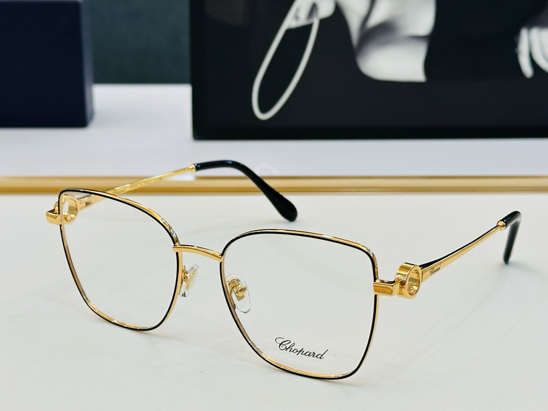 原版 ChoPard肖邦 MODEL VCHL437LS  Size：57口18-138  以现代时尚的