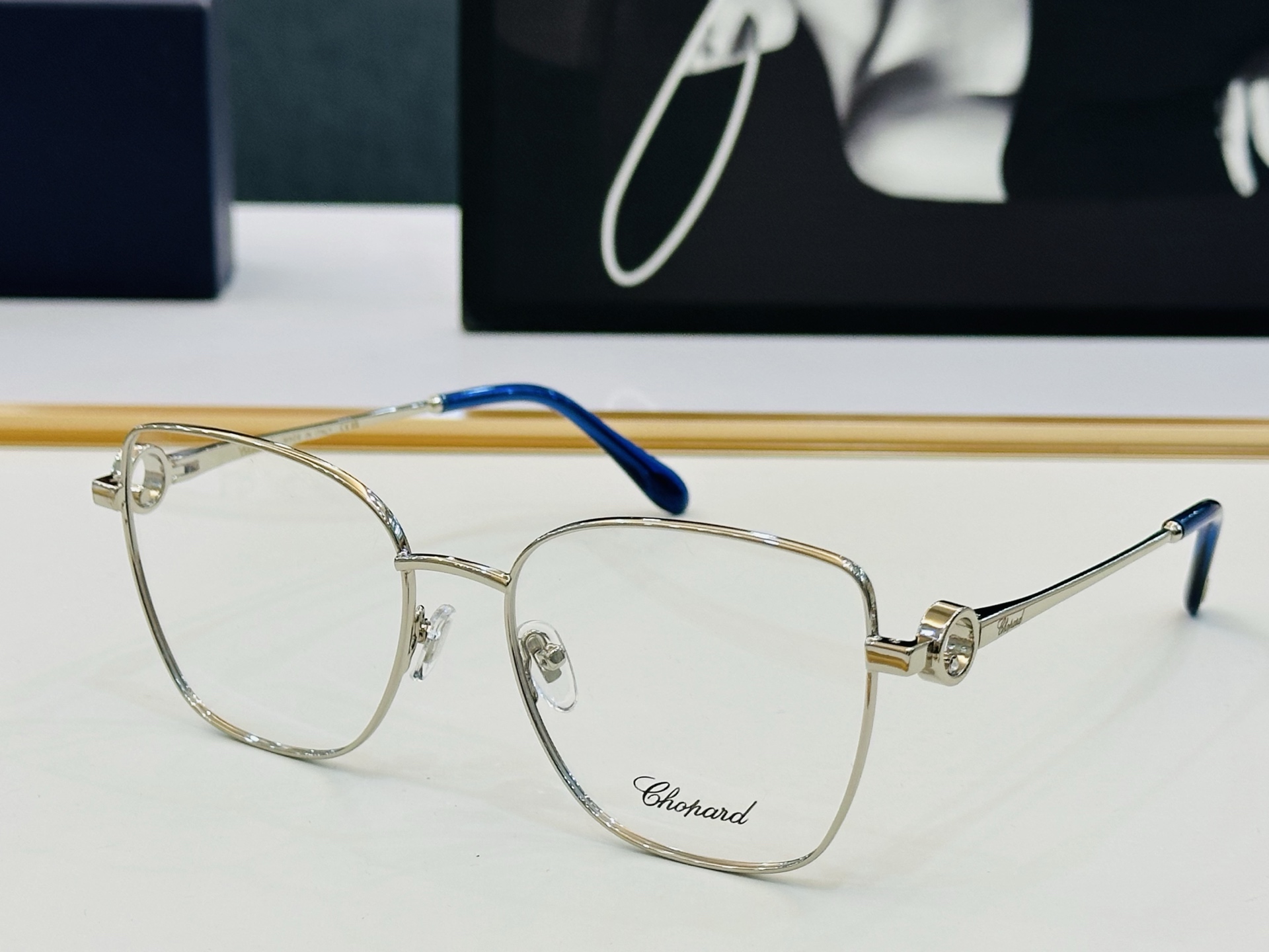 原版 ChoPard肖邦 MODEL VCHL437LS  Size：57口18-138  以现代时尚的