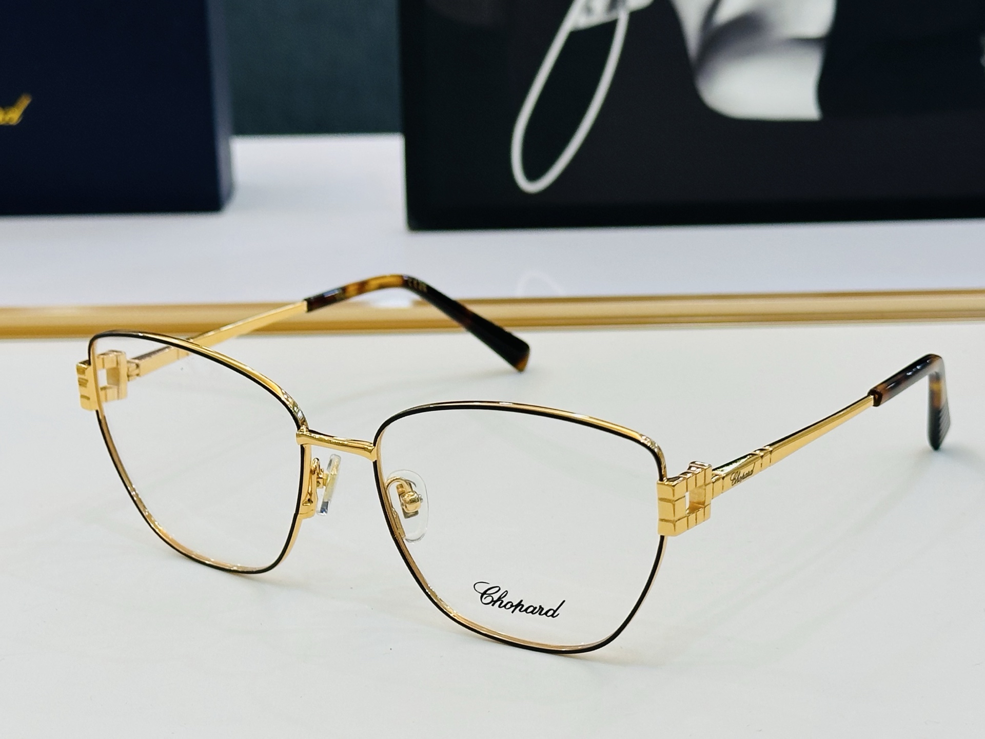 原版 ChoPard肖邦 MODEL VCHL445LM Size：59口17-142  以现代时尚的设