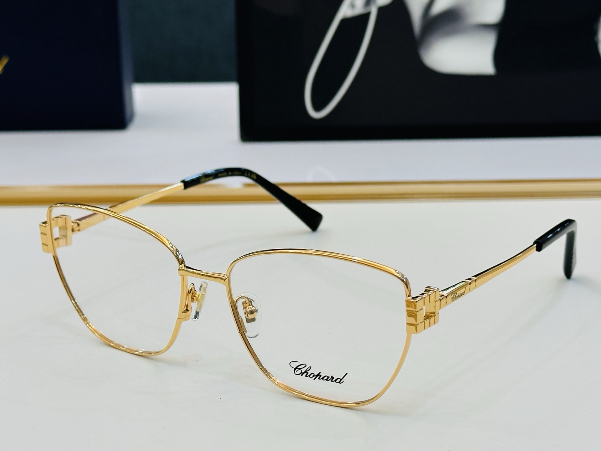 原版 ChoPard肖邦 MODEL VCHL445LM Size：59口17-142  以现代时尚的设