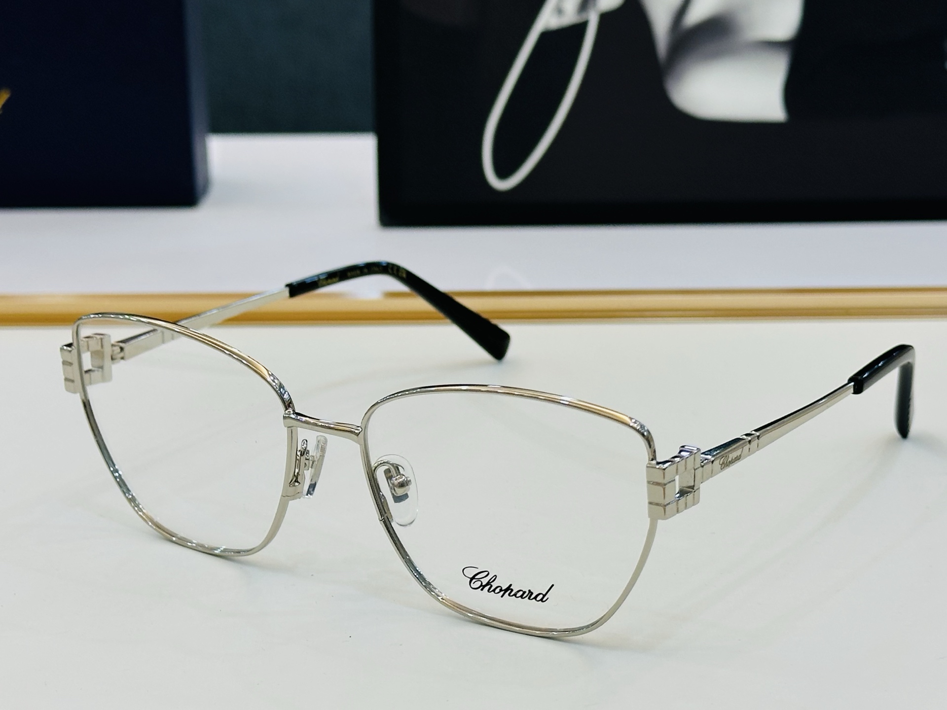 原版 ChoPard肖邦 MODEL VCHL445LM Size：59口17-142  以现代时尚的设