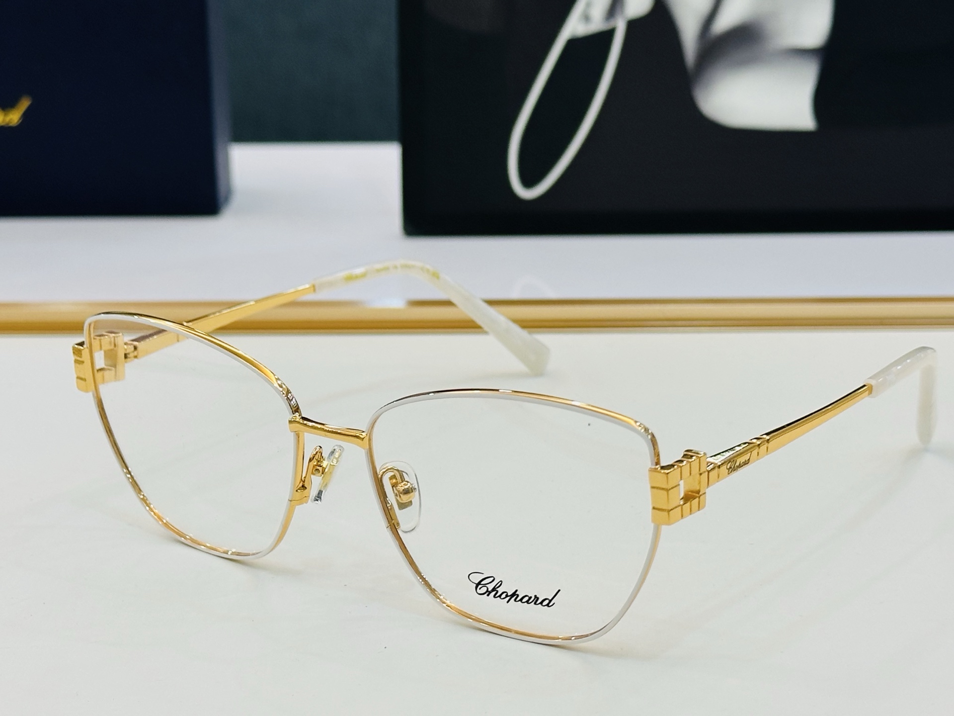 原版 ChoPard肖邦 MODEL VCHL445LM Size：59口17-142  以现代时尚的设