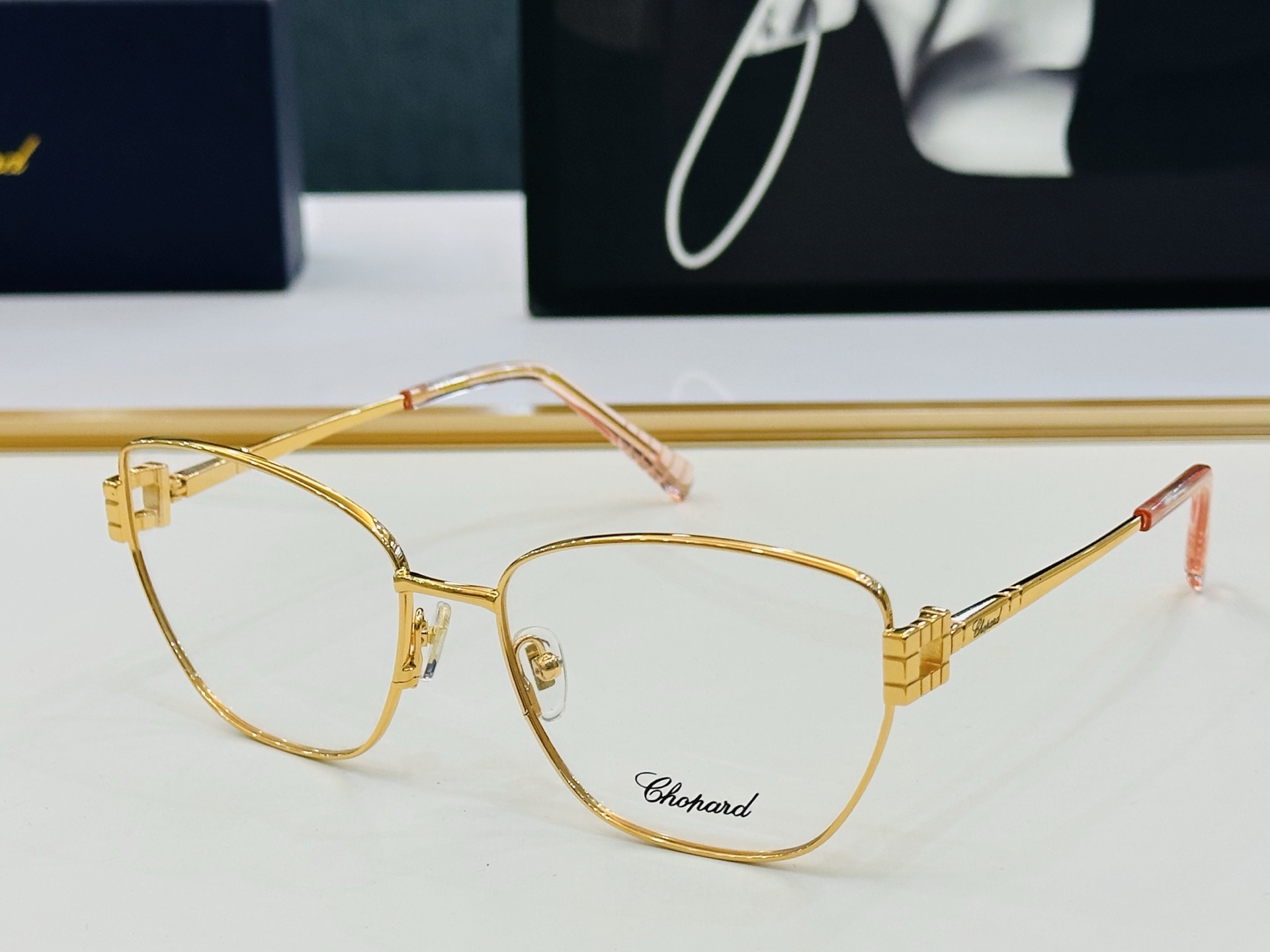 原版 ChoPard肖邦 MODEL VCHL445LM Size：59口17-142  以现代时尚的设