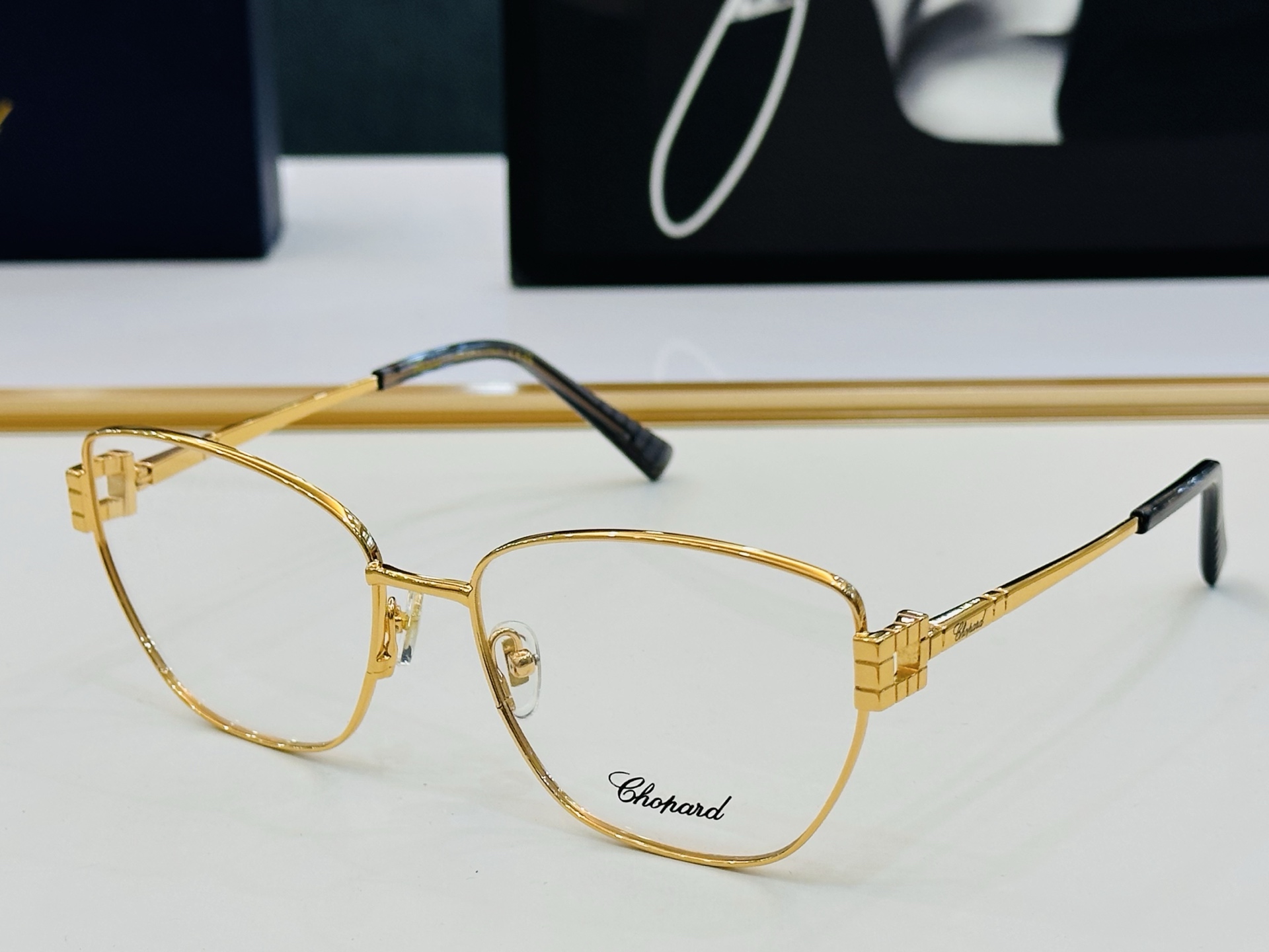 原版 ChoPard肖邦 MODEL VCHL445LM Size：59口17-142  以现代时尚的设