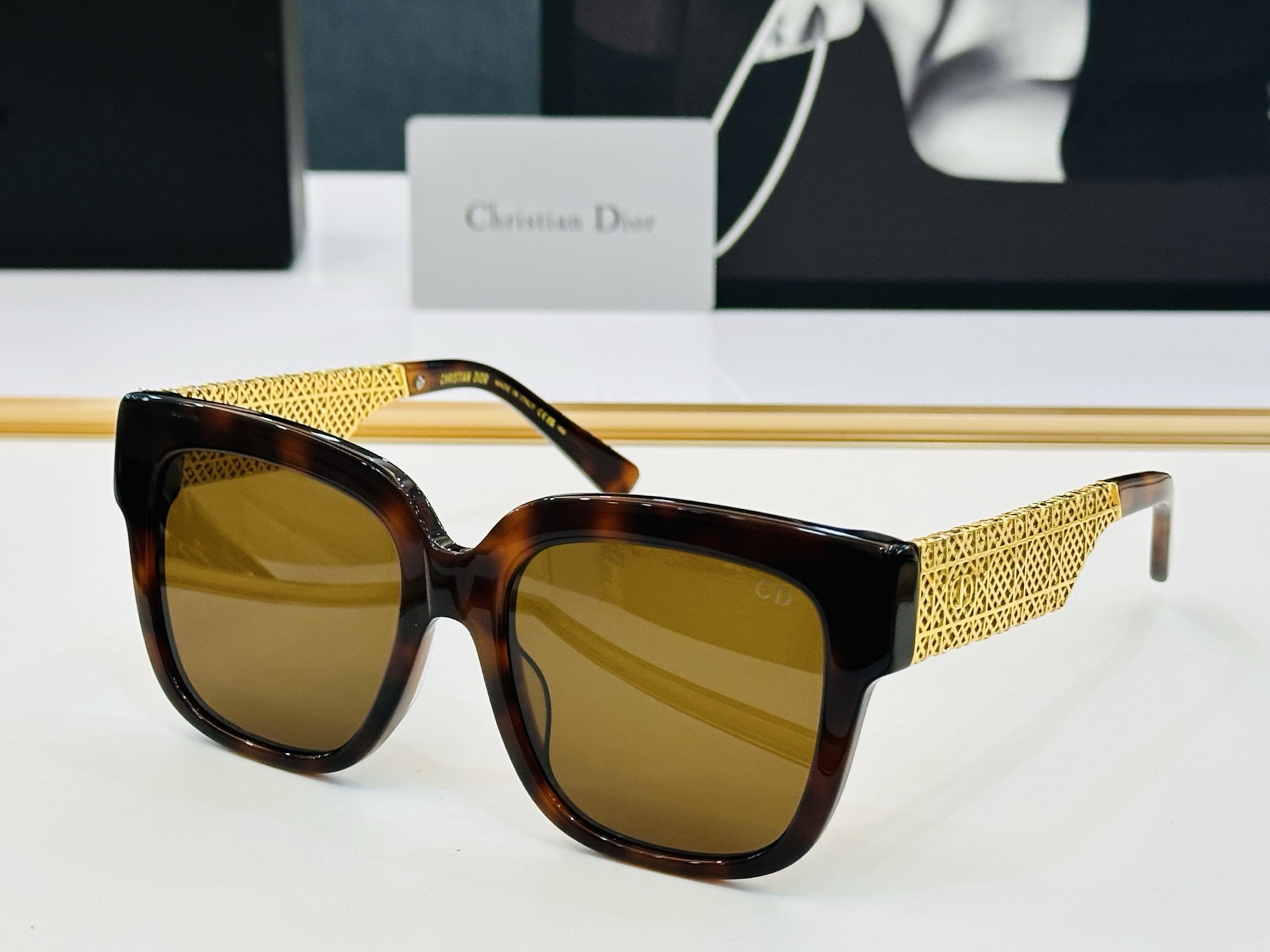 🔻🔻🔻DIO* 迪家 S1F Size：55口19-142  春夏款墨镜 😎🔆 b搭配镜腿精致 质量上佳