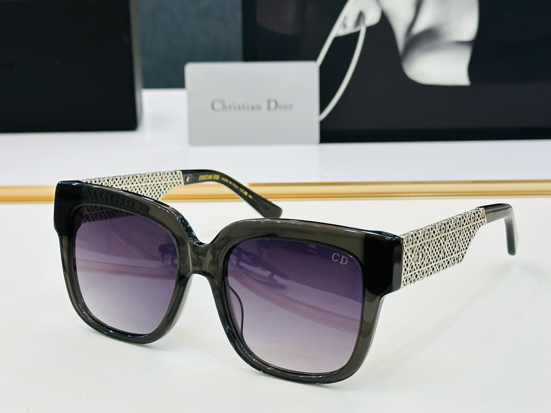🔻🔻🔻DIO* 迪家 S1F Size：55口19-142  春夏款墨镜 😎🔆 b搭配镜腿精致 质量上佳