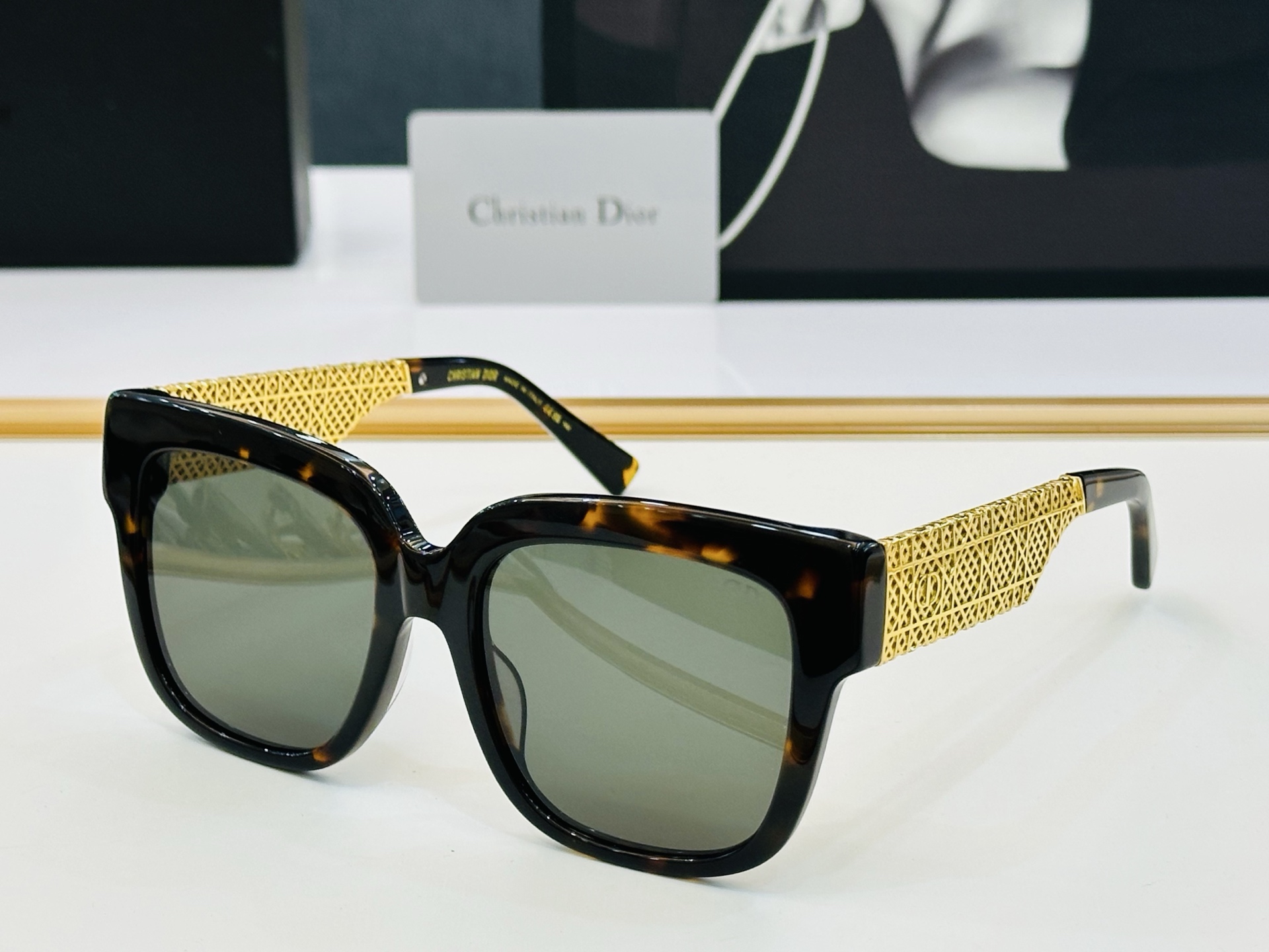 🔻🔻🔻DIO* 迪家 S1F Size：55口19-142  春夏款墨镜 😎🔆 b搭配镜腿精致 质量上佳