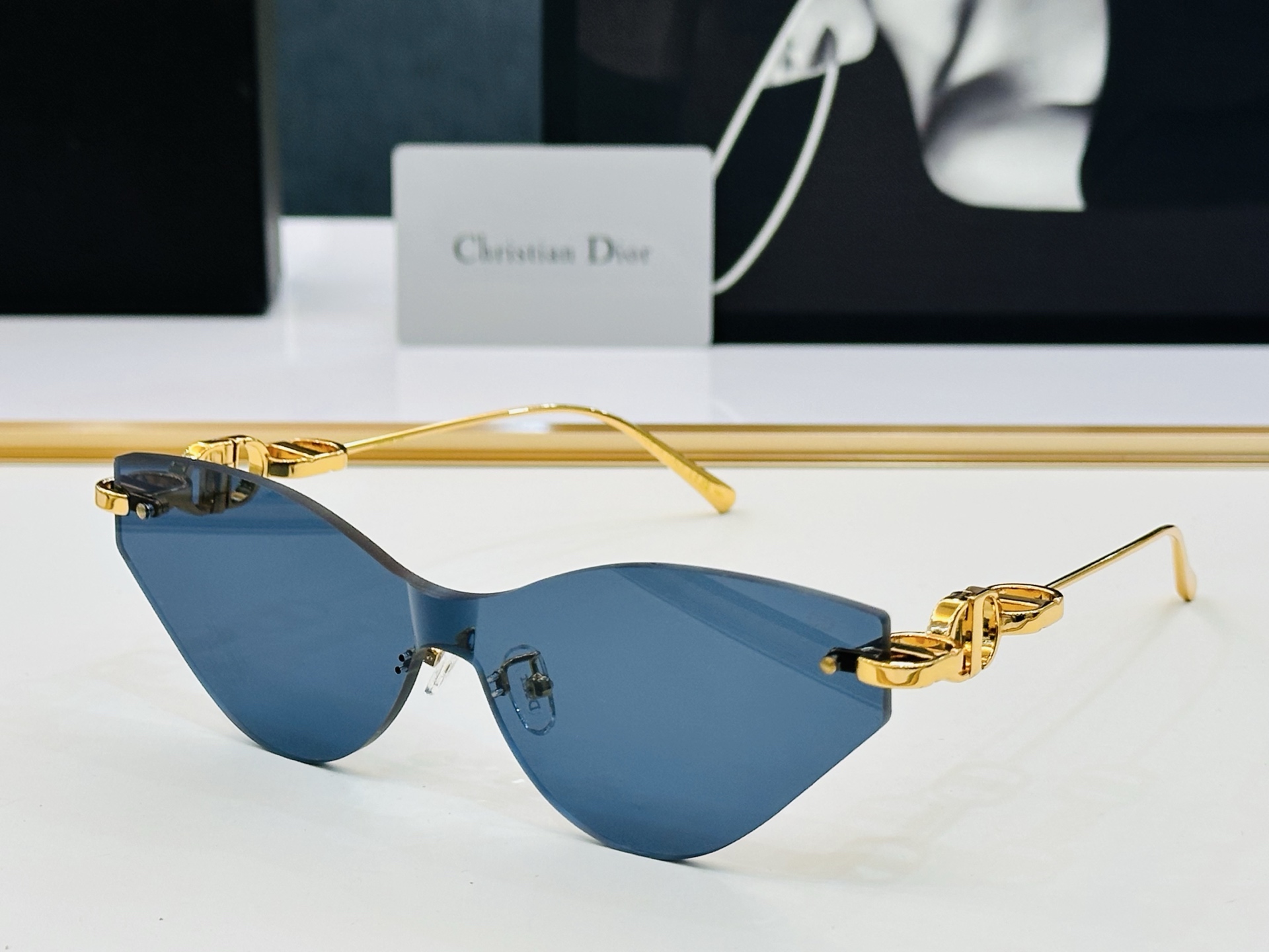 🔻🔻🔻DIO* 迪家 M1U Size：57口18-145 春夏款墨镜 😎🔆 b搭配镜腿精致 质量上佳 