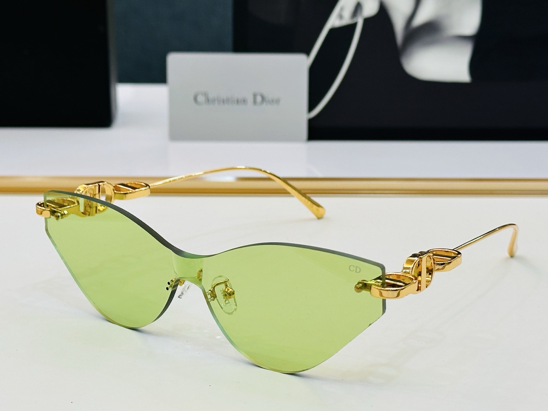 🔻🔻🔻DIO* 迪家 M1U Size：57口18-145 春夏款墨镜 😎🔆 b搭配镜腿精致 质量上佳 