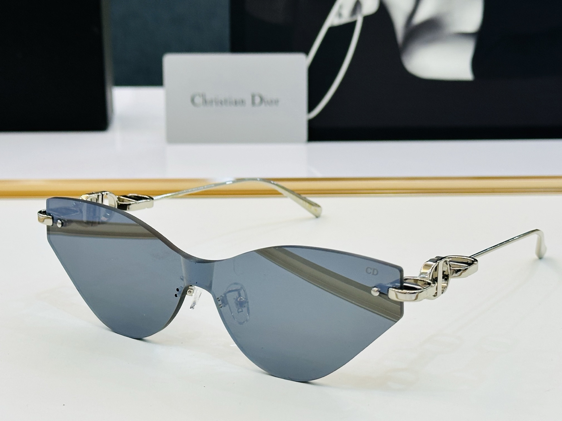 🔻🔻🔻DIO* 迪家 M1U Size：57口18-145 春夏款墨镜 😎🔆 b搭配镜腿精致 质量上佳 