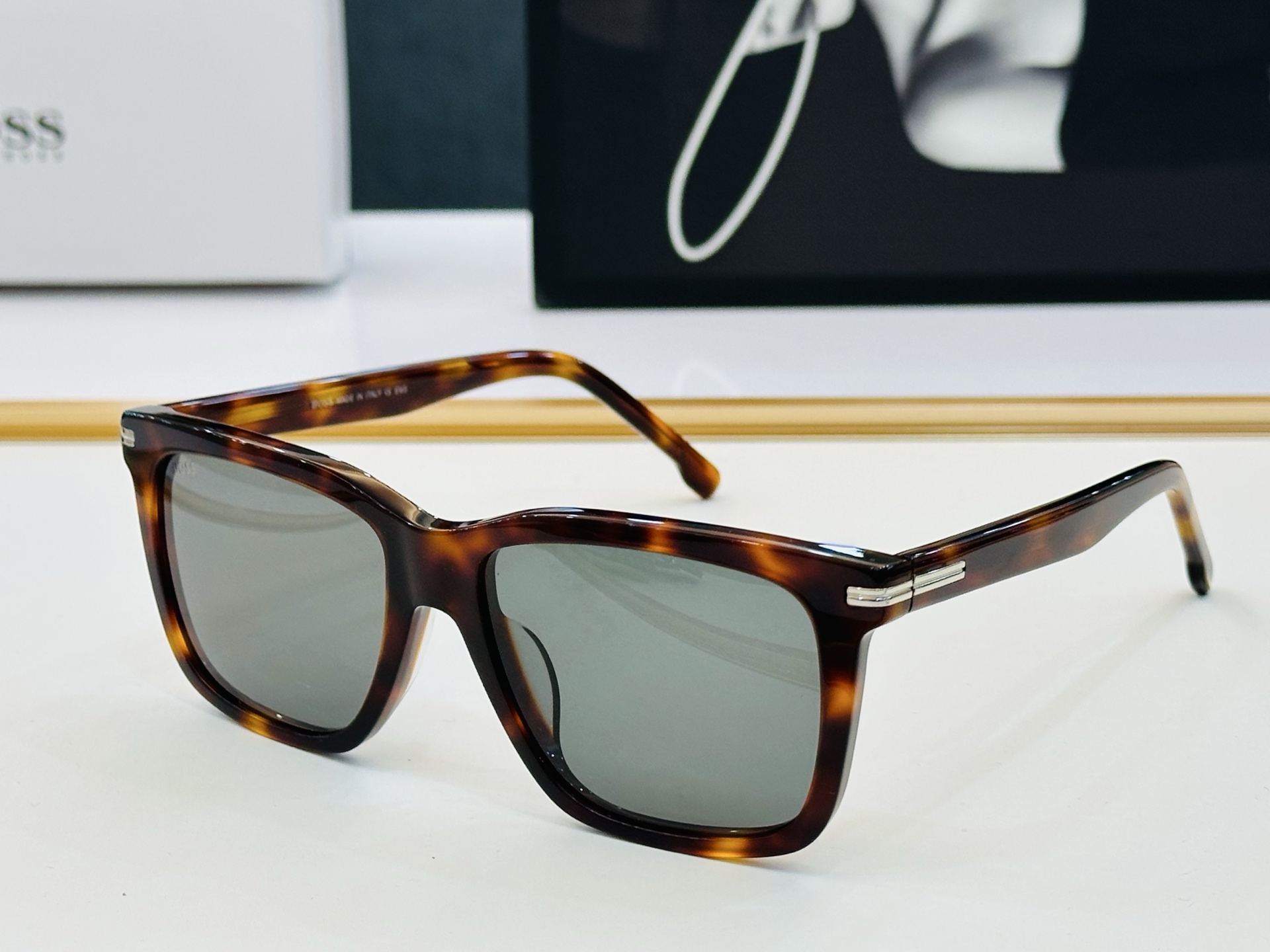 🆕 BOSS 1598/S Size：55口17-140 🕶🕶💋💋👣👣  高品质 不挑脸 经典不过时框型