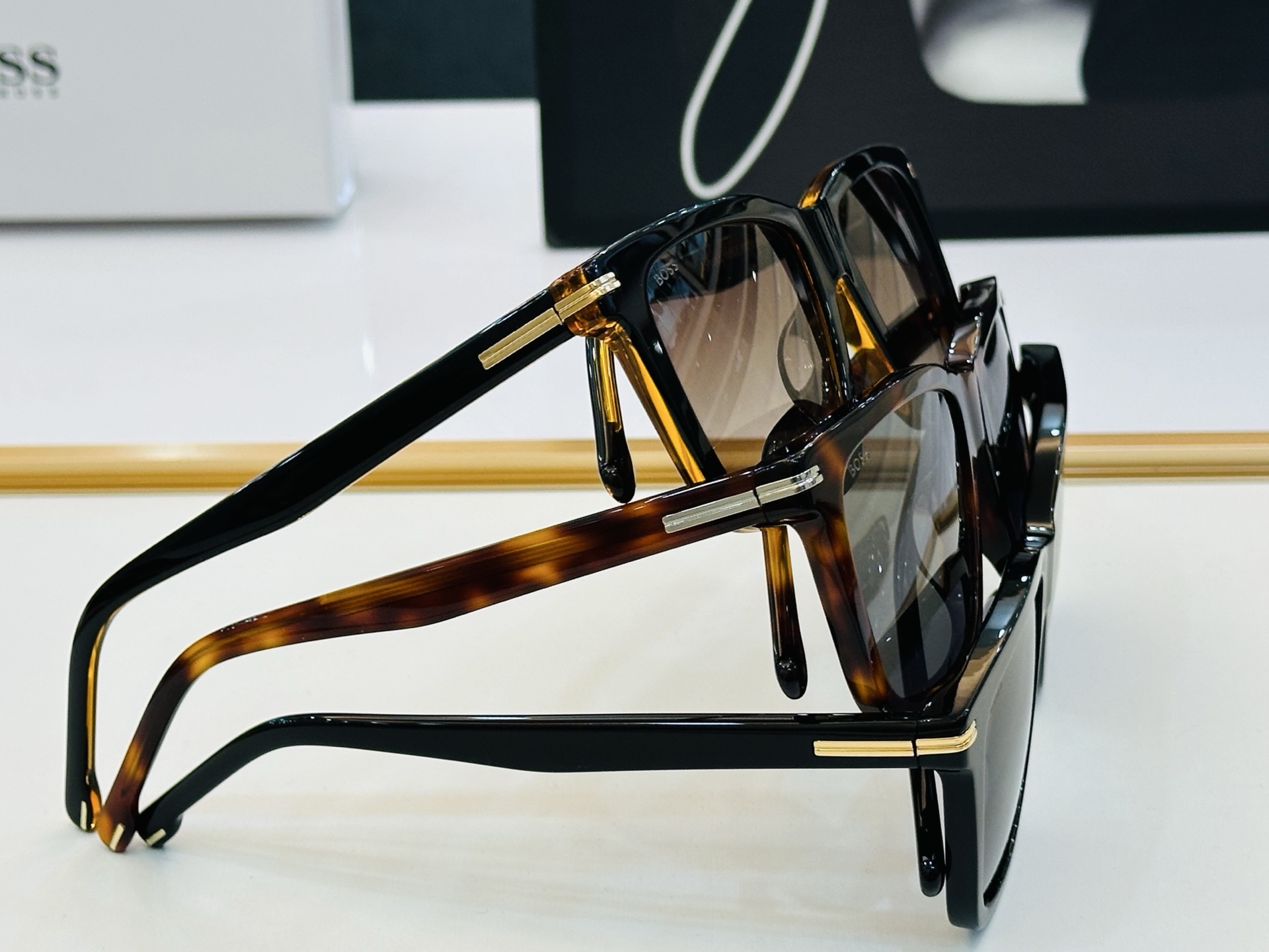 🆕 BOSS 1598/S Size：55口17-140 🕶🕶💋💋👣👣  高品质 不挑脸 经典不过时框型