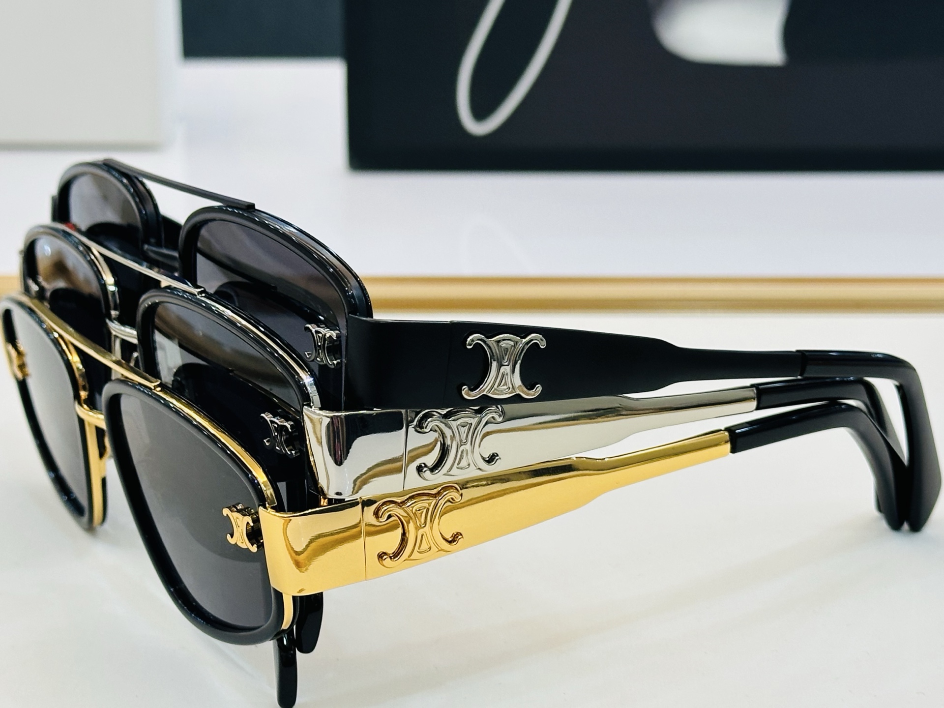 【CELINE】赛琳 CL1479LU Size：56口21-145  一直热销的款式 欧美风 X光泽度