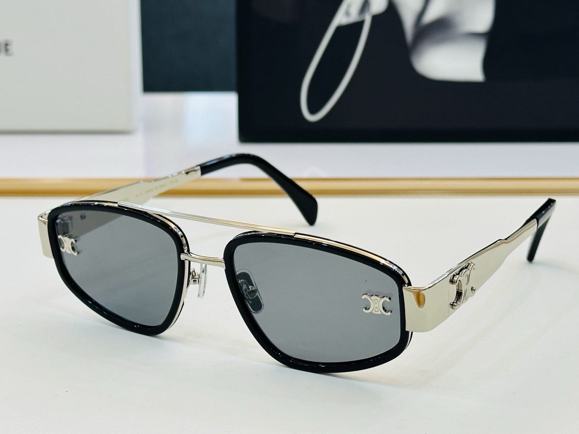 【CELINE】赛琳 CL1479LU Size：56口21-145  一直热销的款式 欧美风 X光泽度