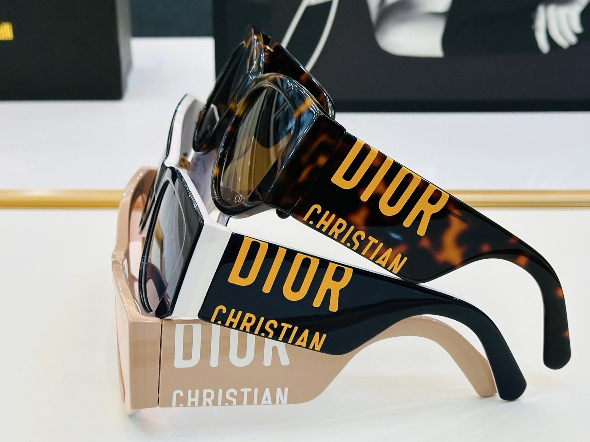 🔻🔻🔻DIO* 迪家 S1I Size：56口18-145   春夏款墨镜 😎🔆 b搭配镜腿精致 质量上
