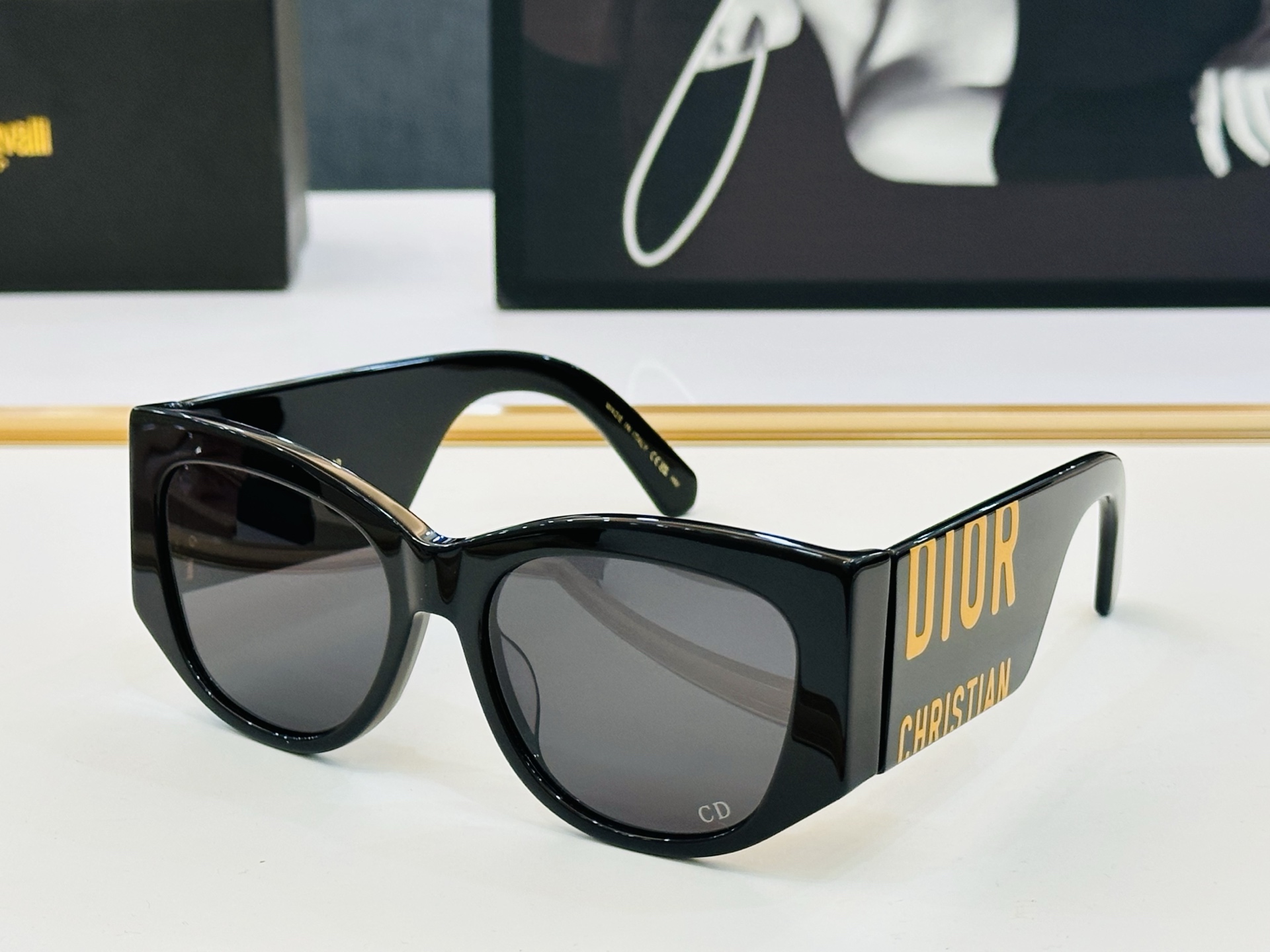 🔻🔻🔻DIO* 迪家 S1I Size：56口18-145   春夏款墨镜 😎🔆 b搭配镜腿精致 质量上