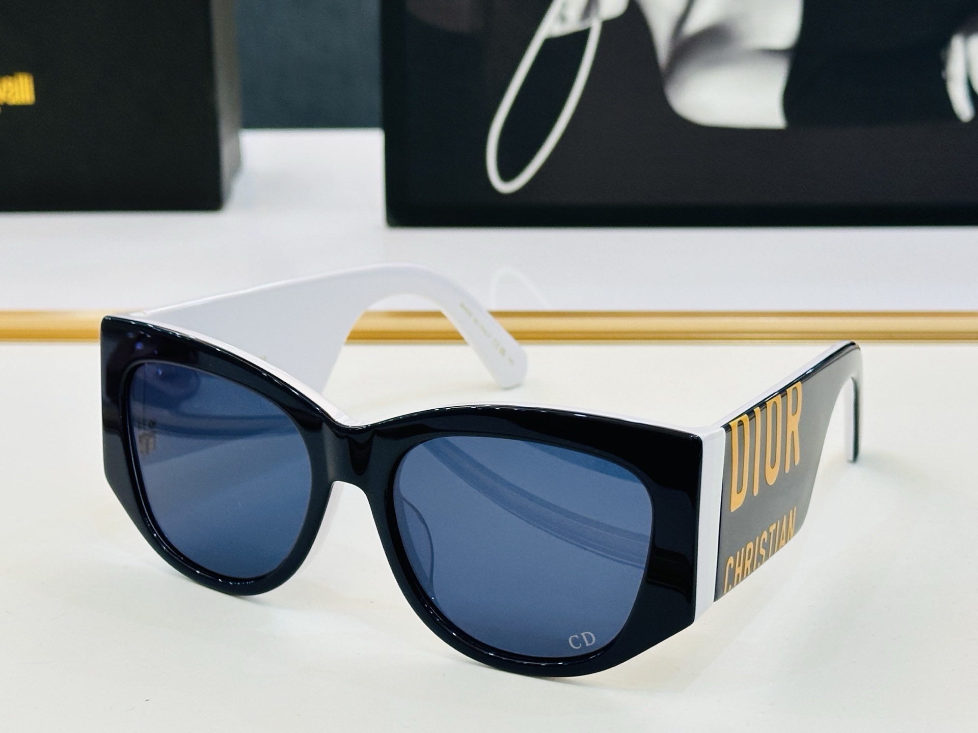 🔻🔻🔻DIO* 迪家 S1I Size：56口18-145   春夏款墨镜 😎🔆 b搭配镜腿精致 质量上