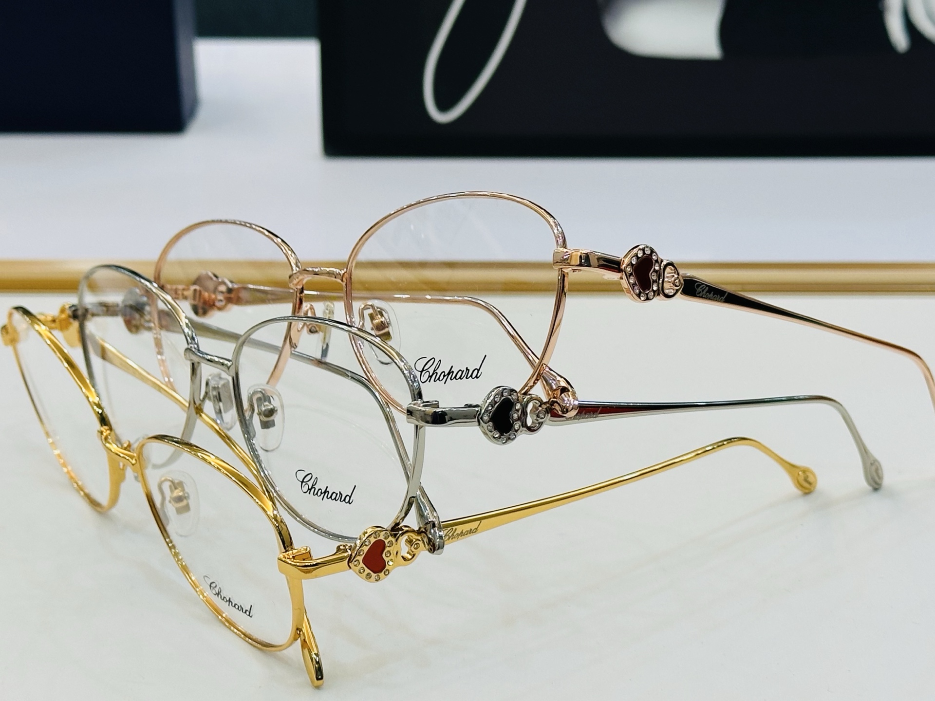 原版 ChoPard肖邦 MODEL VCHL34 Size：58口17-145 以现代时尚的设计风格 