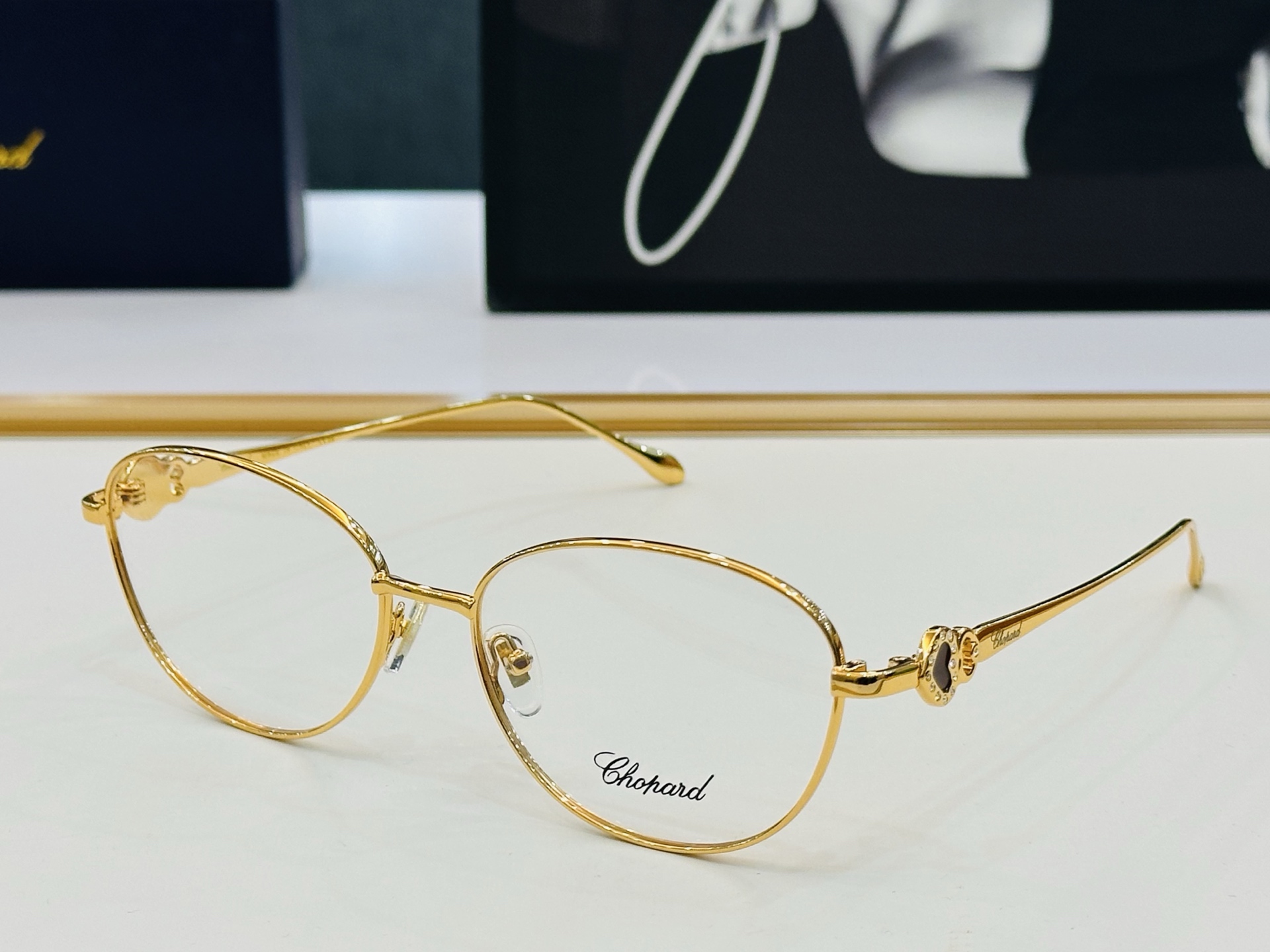 原版 ChoPard肖邦 MODEL VCHL34 Size：58口17-145 以现代时尚的设计风格 