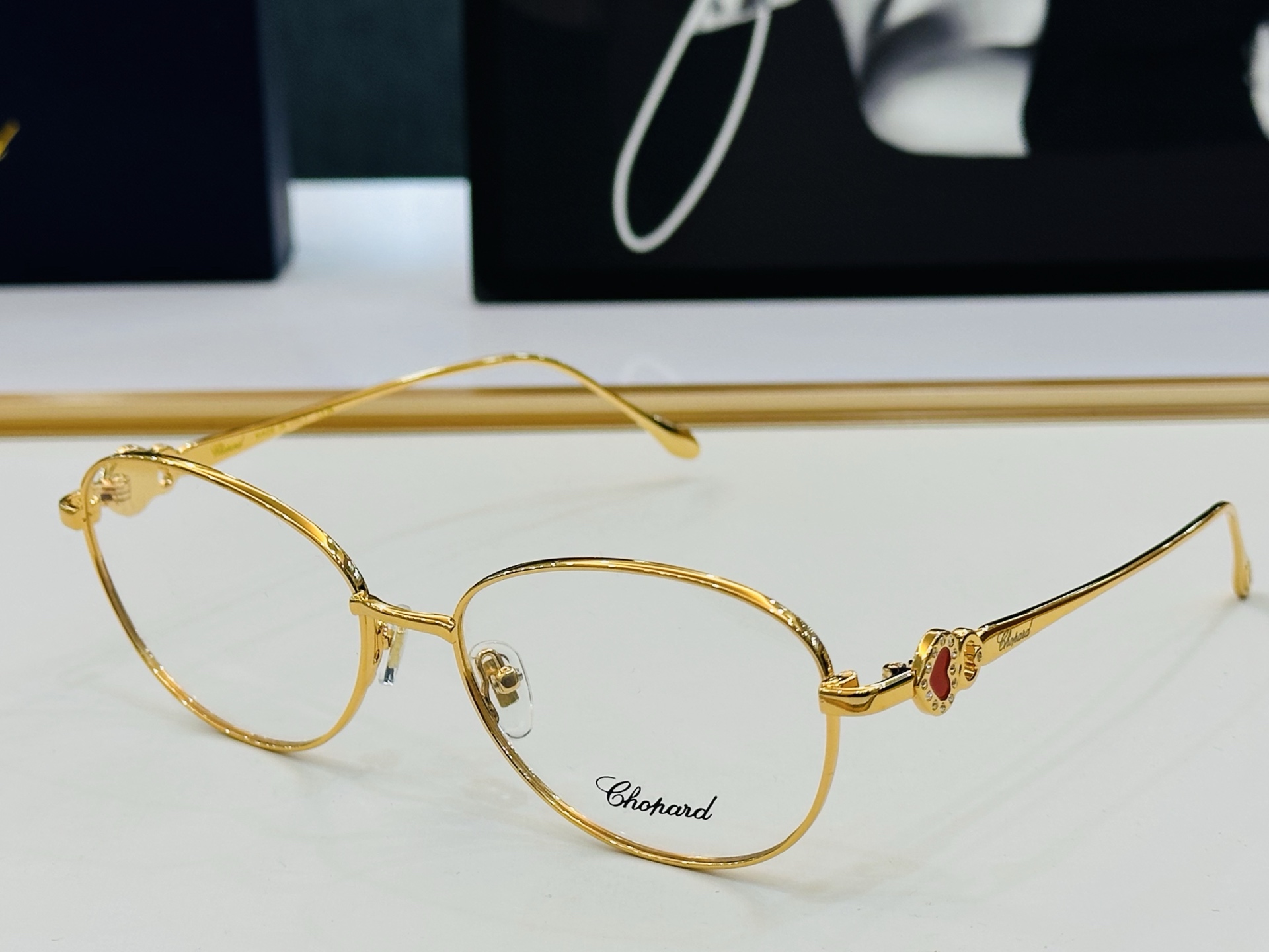 原版 ChoPard肖邦 MODEL VCHL34 Size：58口17-145 以现代时尚的设计风格 
