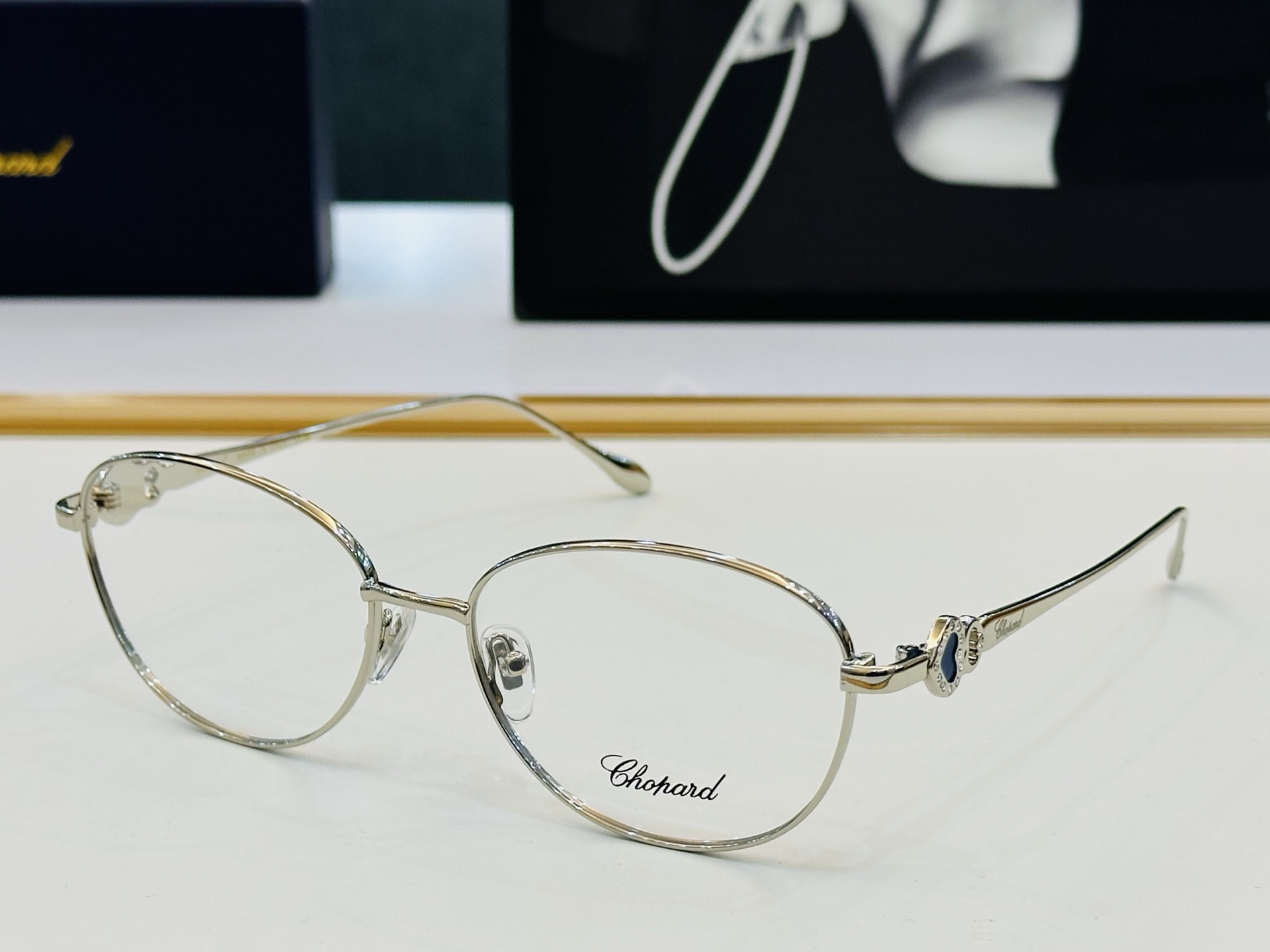 原版 ChoPard肖邦 MODEL VCHL34 Size：58口17-145 以现代时尚的设计风格 