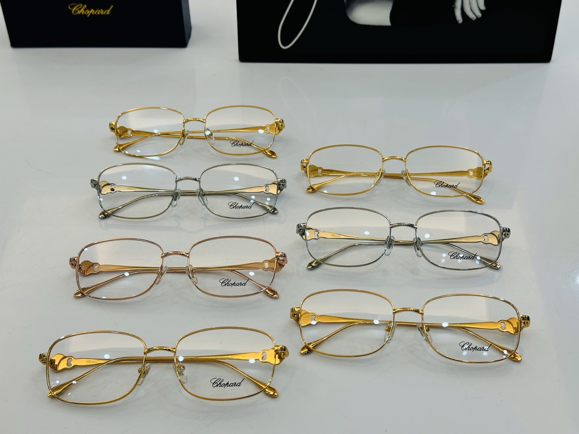 原版 ChoPard肖邦 MODEL VCHG983 Size：58口17-145 以现代时尚的设计风格