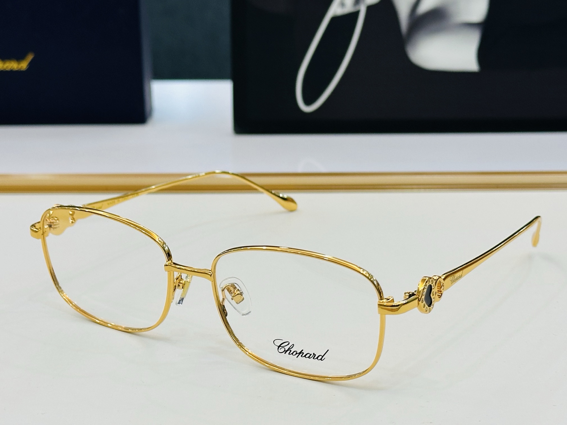 原版 ChoPard肖邦 MODEL VCHG983 Size：58口17-145 以现代时尚的设计风格