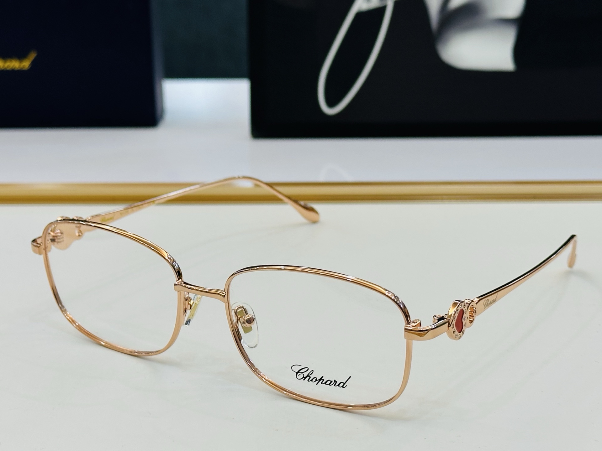 原版 ChoPard肖邦 MODEL VCHG983 Size：58口17-145 以现代时尚的设计风格