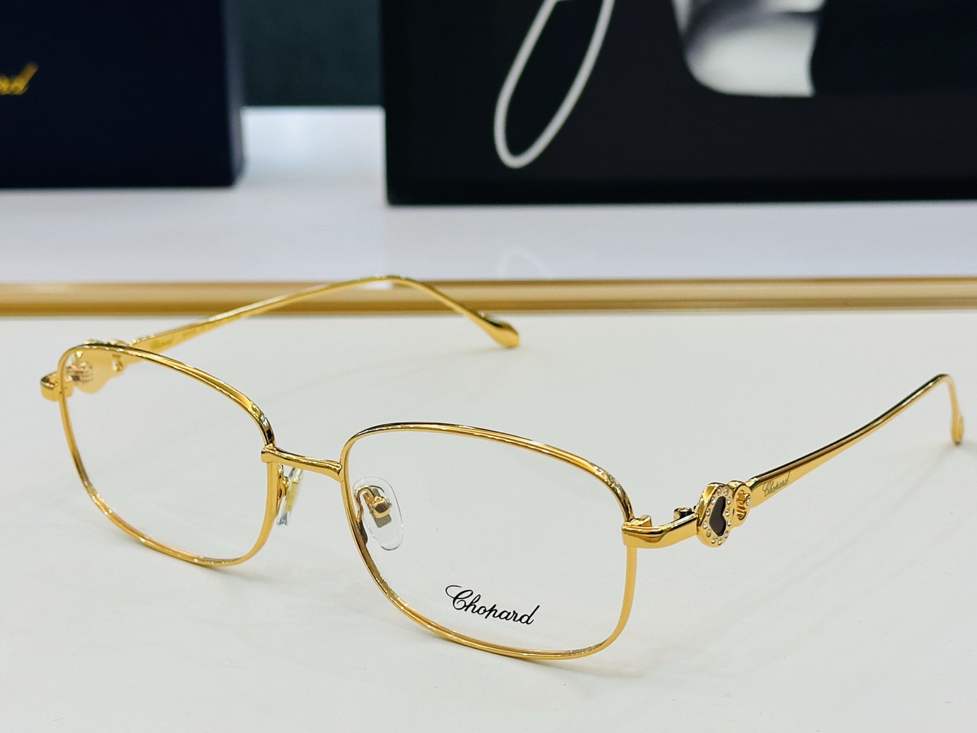 原版 ChoPard肖邦 MODEL VCHG983 Size：58口17-145 以现代时尚的设计风格