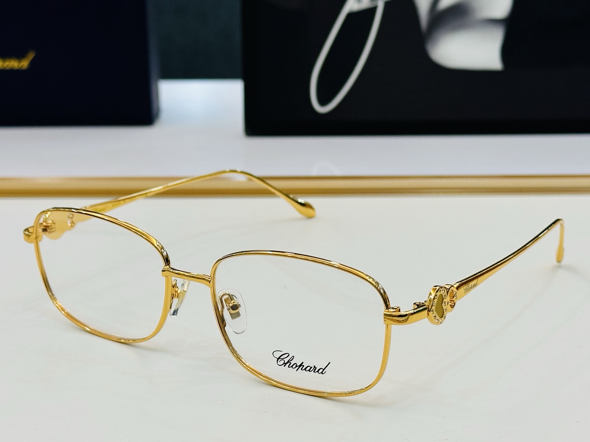 原版 ChoPard肖邦 MODEL VCHG983 Size：58口17-145 以现代时尚的设计风格
