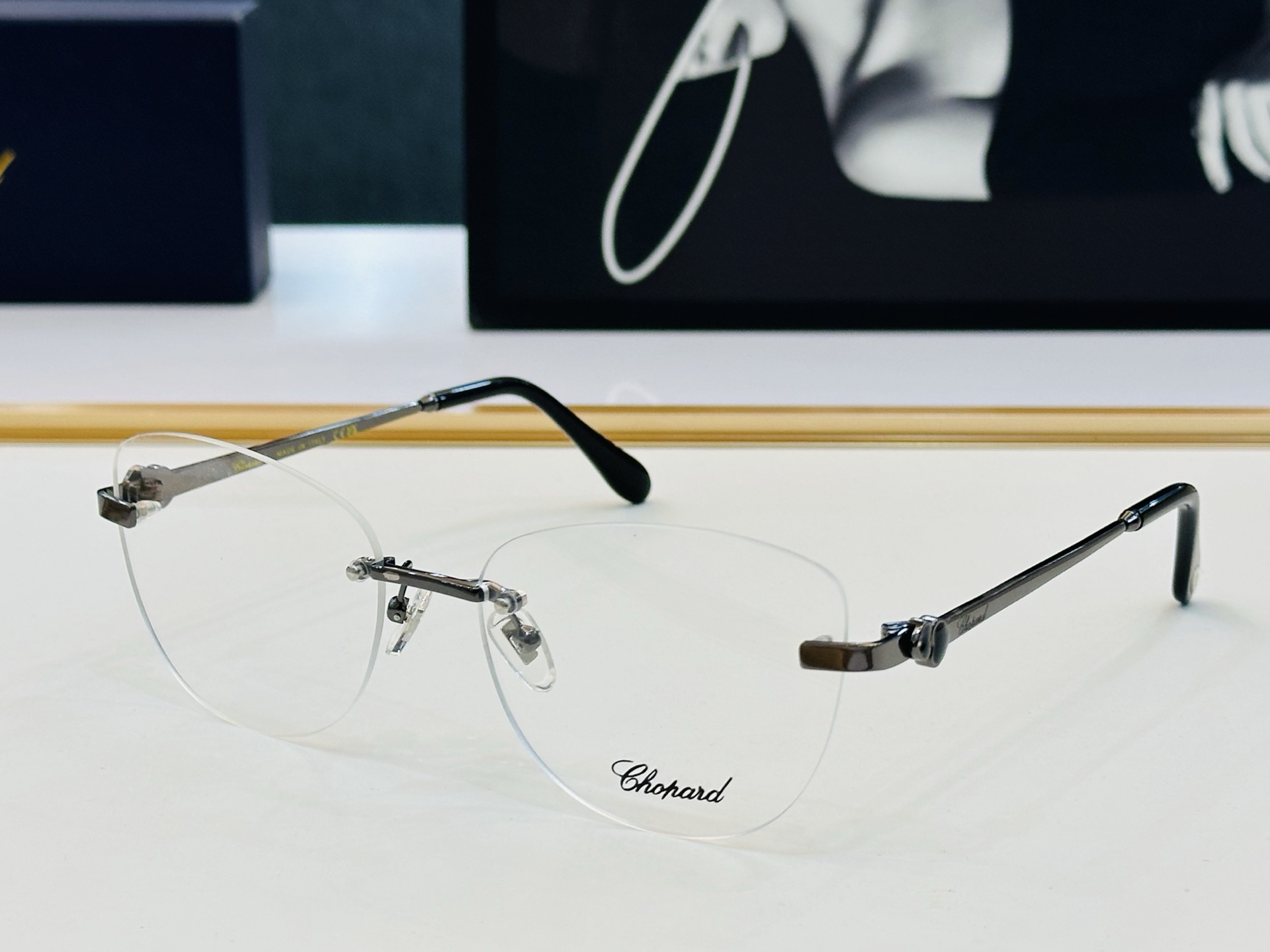 原版 ChoPard肖邦 MODEL SCHG975 Size：58口17-142 以现代时尚的设计风格