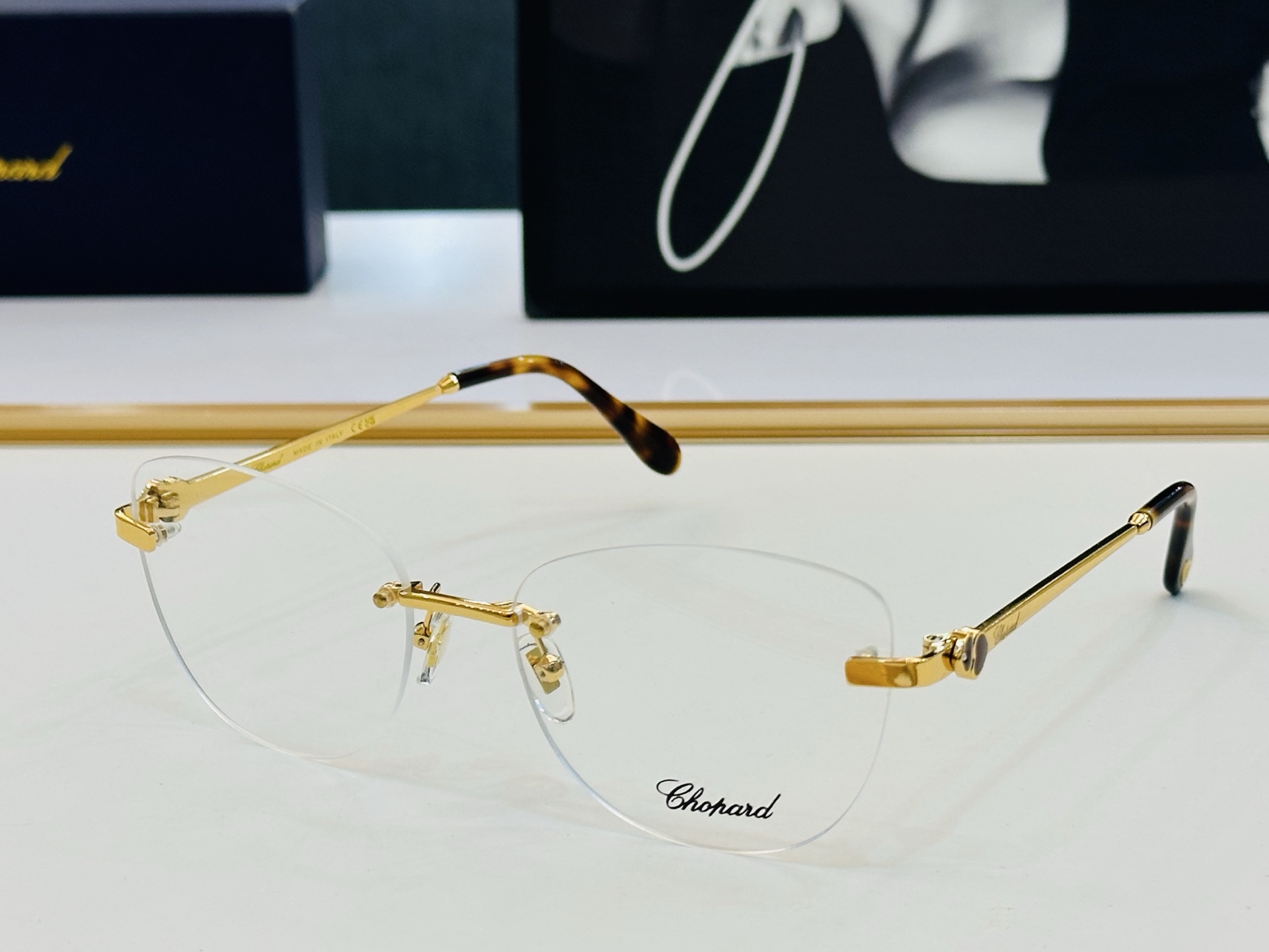 原版 ChoPard肖邦 MODEL SCHG975 Size：58口17-142 以现代时尚的设计风格