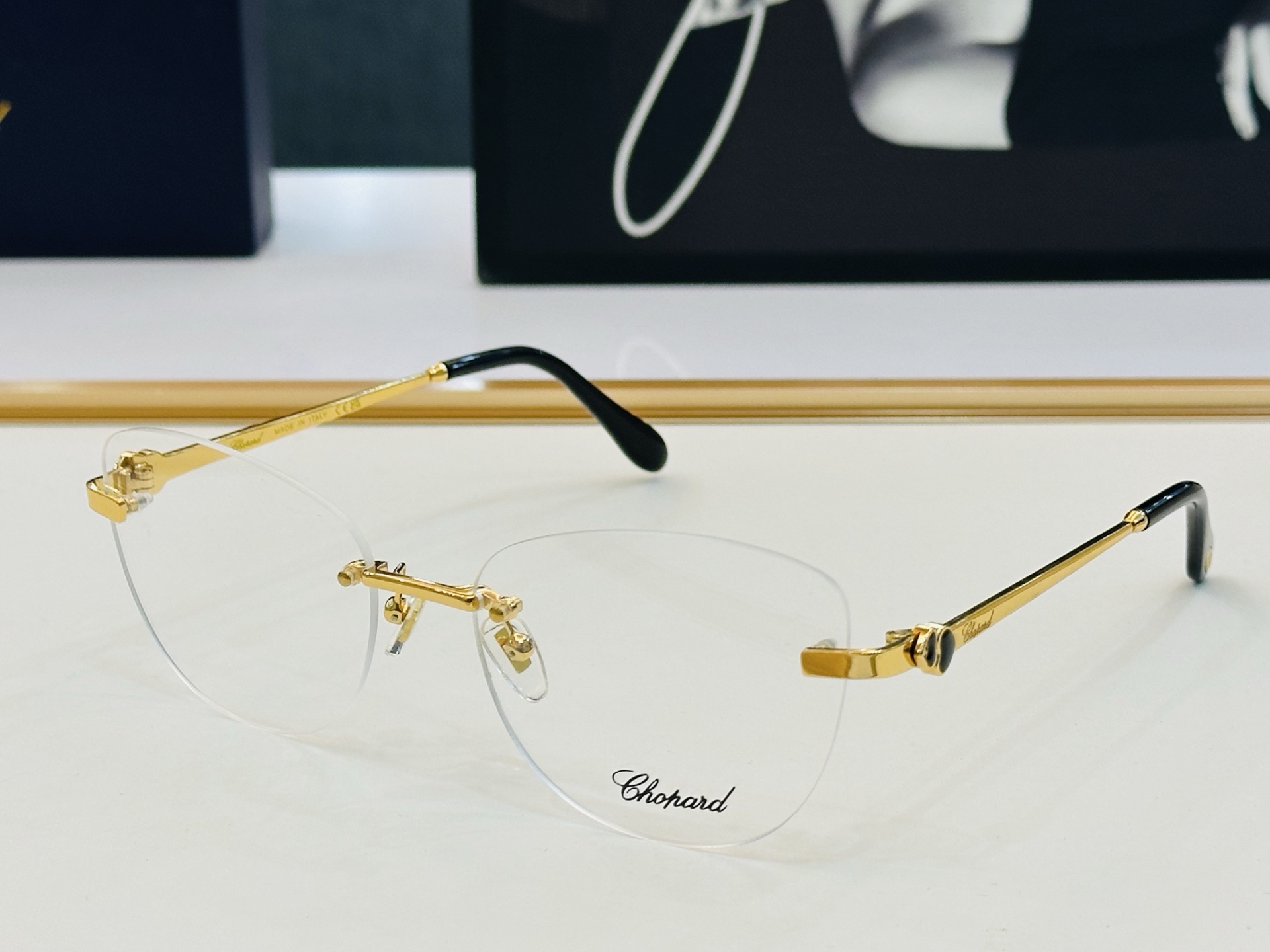 原版 ChoPard肖邦 MODEL SCHG975 Size：58口17-142 以现代时尚的设计风格