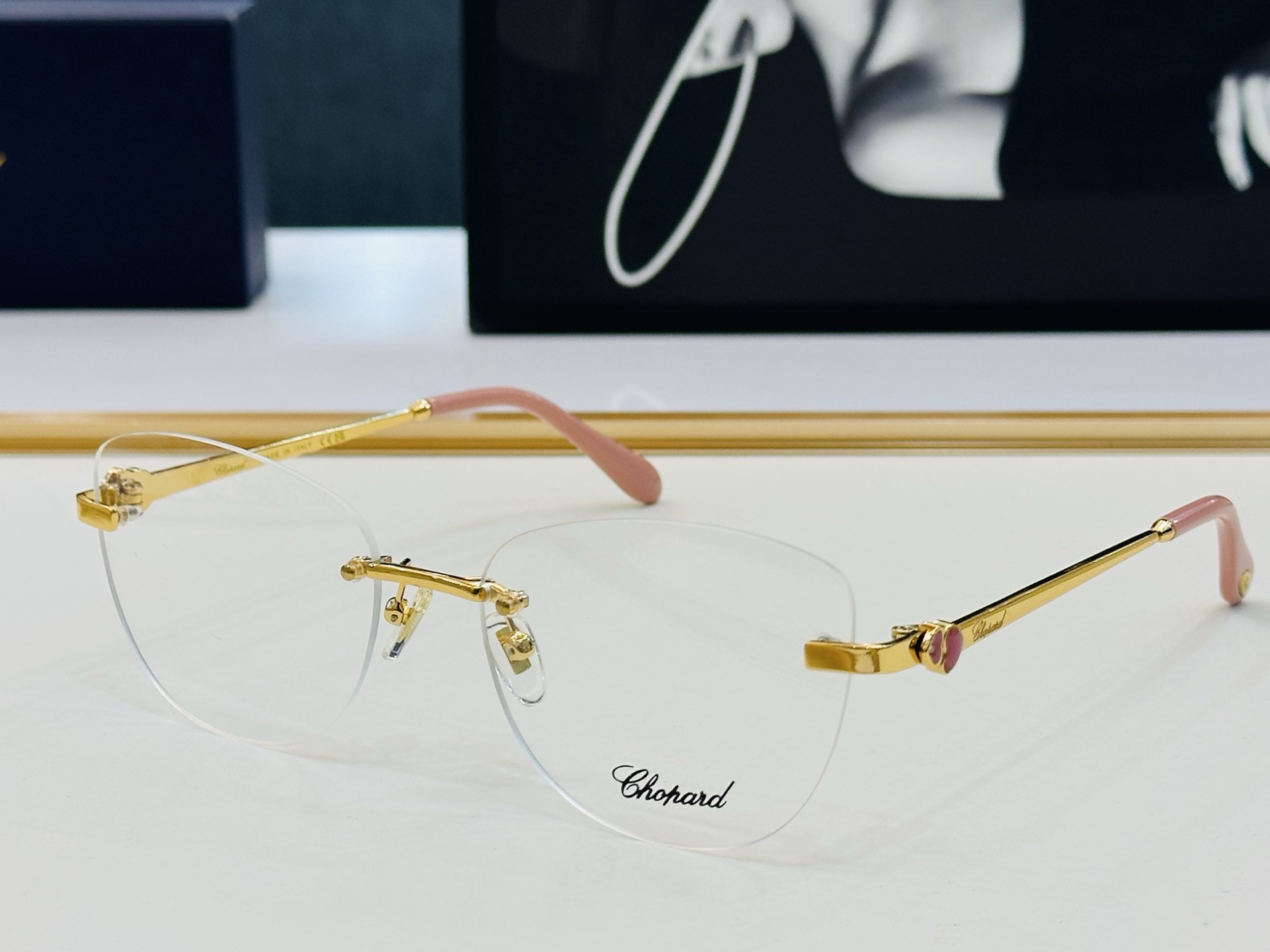 原版 ChoPard肖邦 MODEL SCHG975 Size：58口17-142 以现代时尚的设计风格