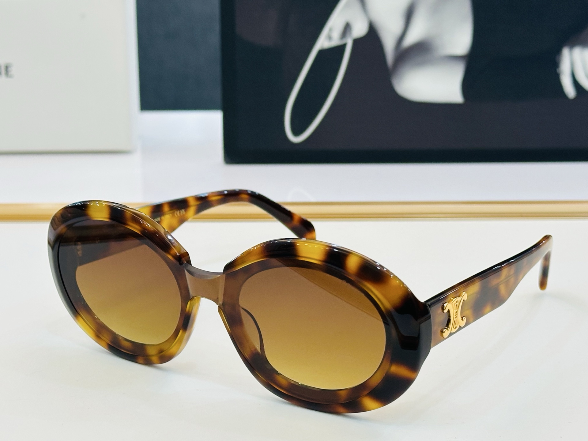 【CELINE】赛琳 CL42123U Size：54口22-145 一直热销的款式 欧美风 光泽度好 