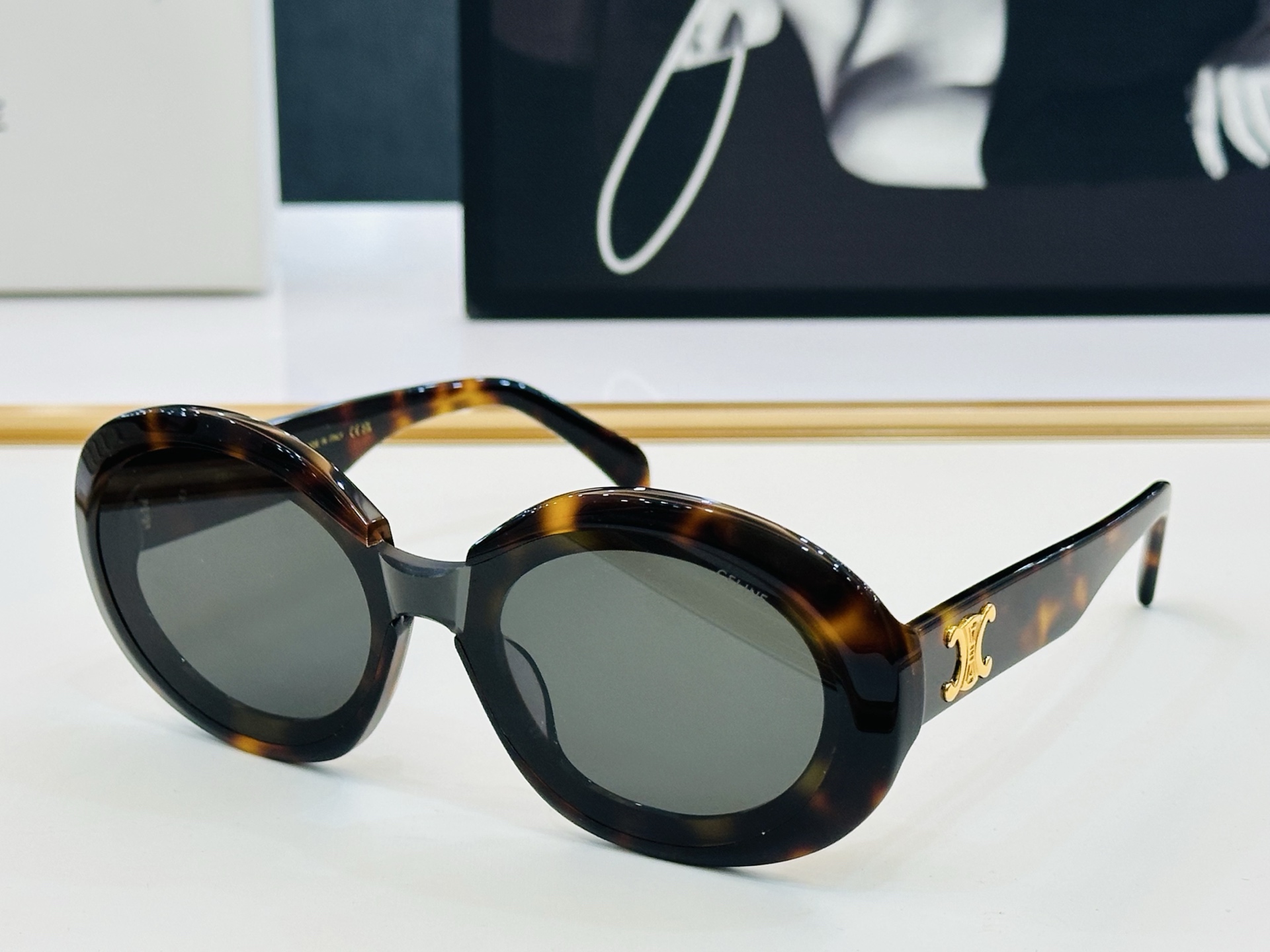 【CELINE】赛琳 CL42123U Size：54口22-145 一直热销的款式 欧美风 光泽度好 