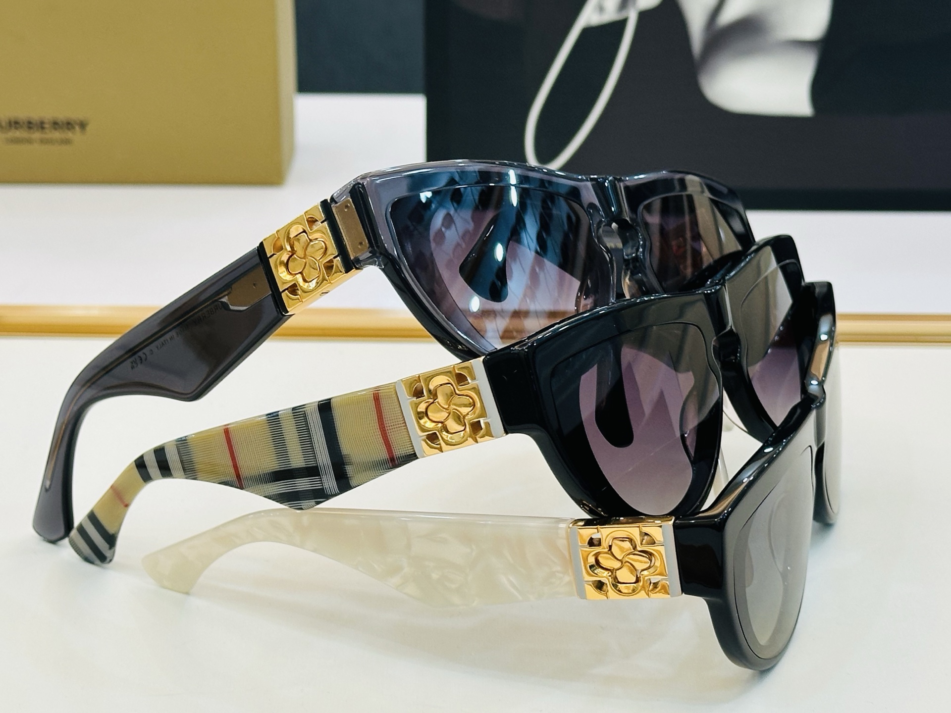 高品质✨BURBERR*✨ 巴家 BE4422U     Size：59口19-130   女款太阳眼镜