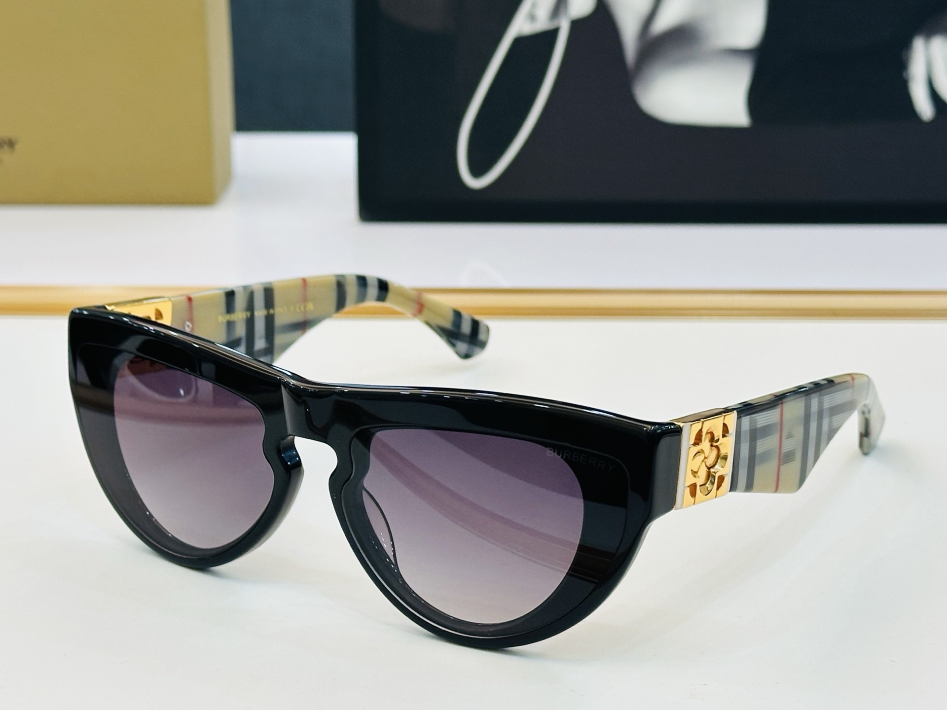 高品质✨BURBERR*✨ 巴家 BE4422U     Size：59口19-130   女款太阳眼镜