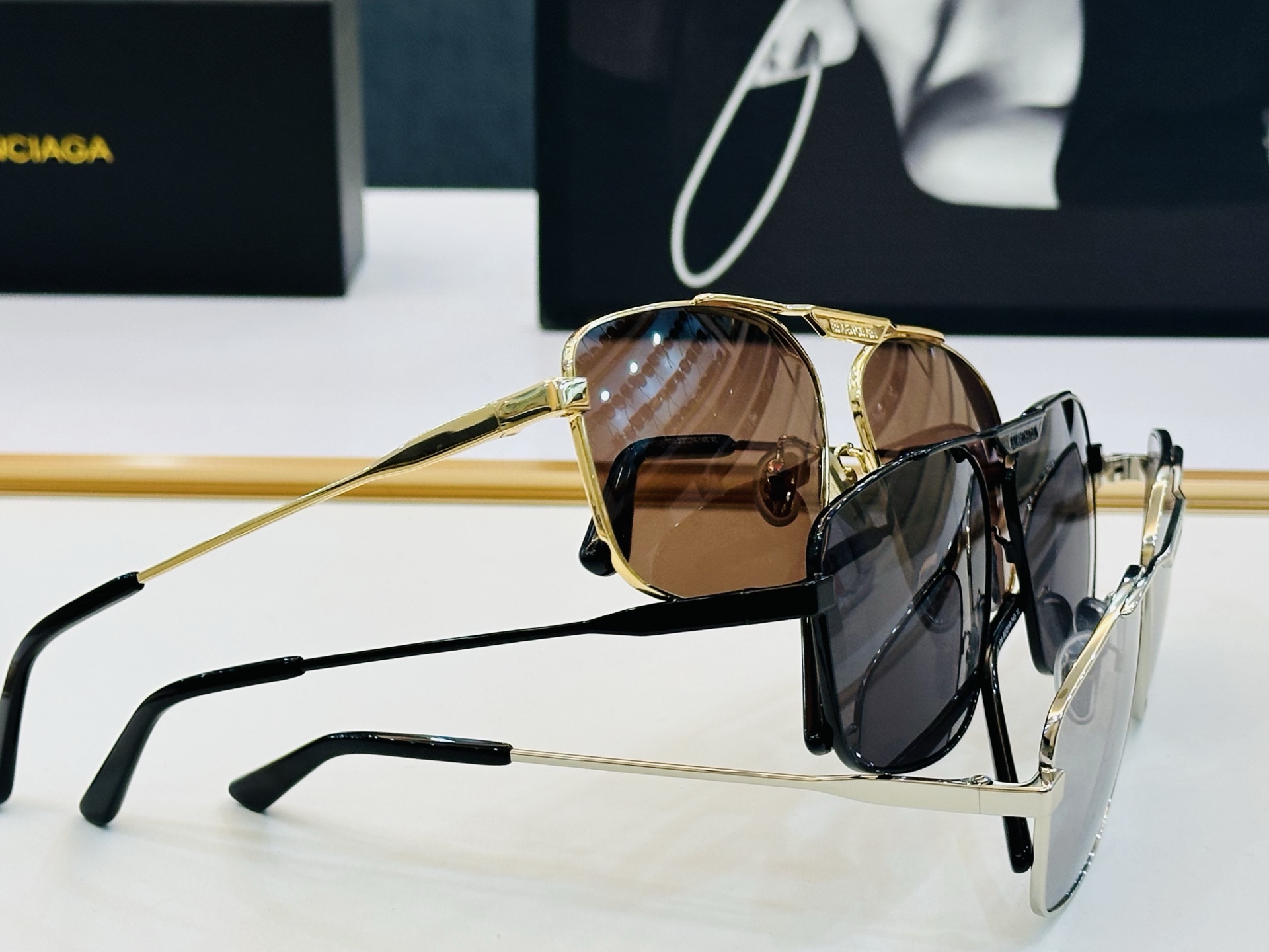BALENCIAGA巴黎世家 BB0418SK SIZE：62口14-145 最新 版型很特别的设计 C