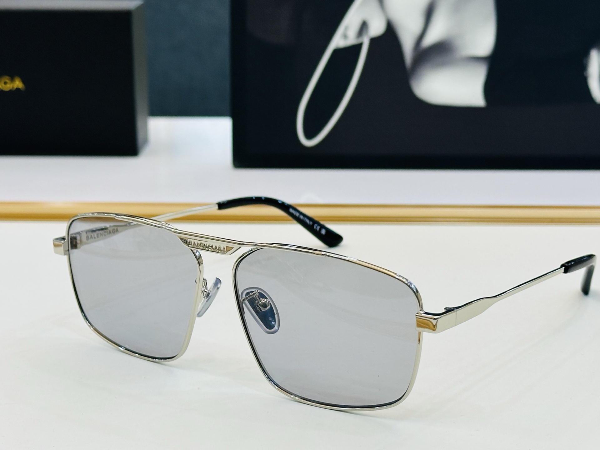 BALENCIAGA巴黎世家 BB0418SK SIZE：62口14-145 最新 版型很特别的设计 C