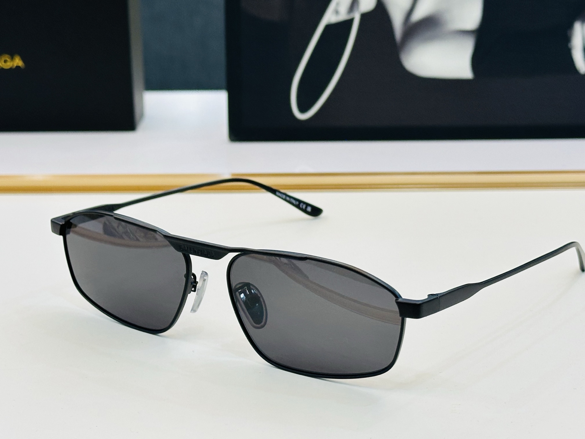 BALENCIAGA巴黎世家 BB0416S SIZE：63口16-140  最新 版型很特别的设计 C