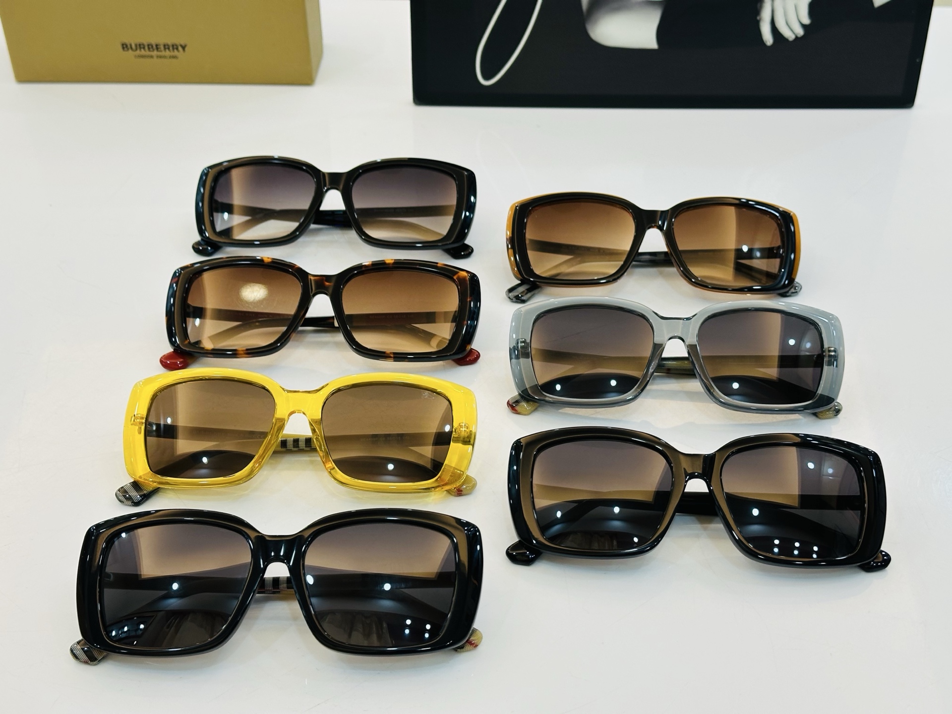 新款 BURBERR*🔻巴家 BE4459 百搭镜架Size：55口18-145 高品质 到货 🌲🌲🌲Z