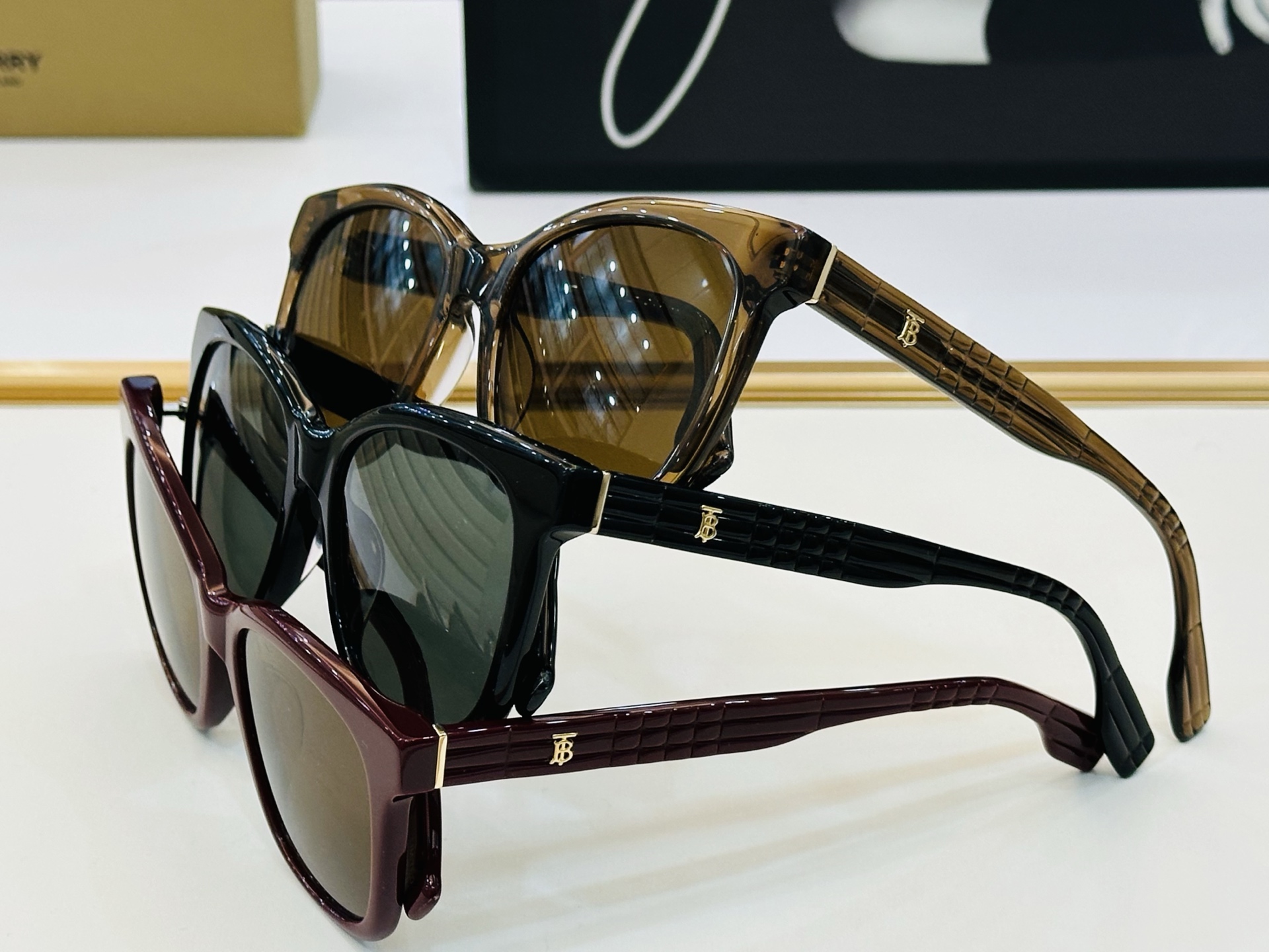 高品质✨BURBERR*✨ 巴家 B2363 Size：53口17-140  女款太阳眼镜得意🌲🌲 E高
