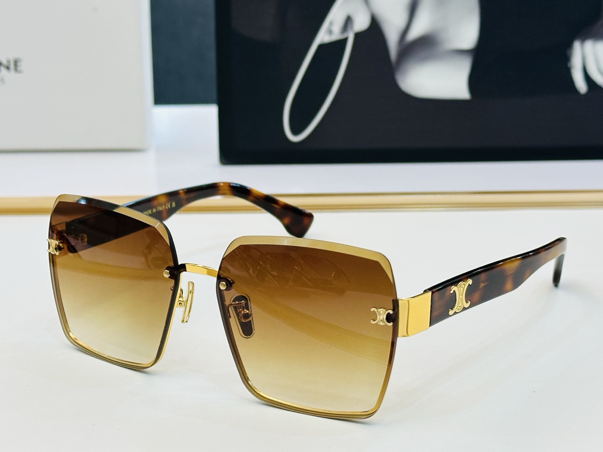 CELINE】赛琳 CL40237  Size：62口18-140 一直热销的款式，欧美风 光泽度好  