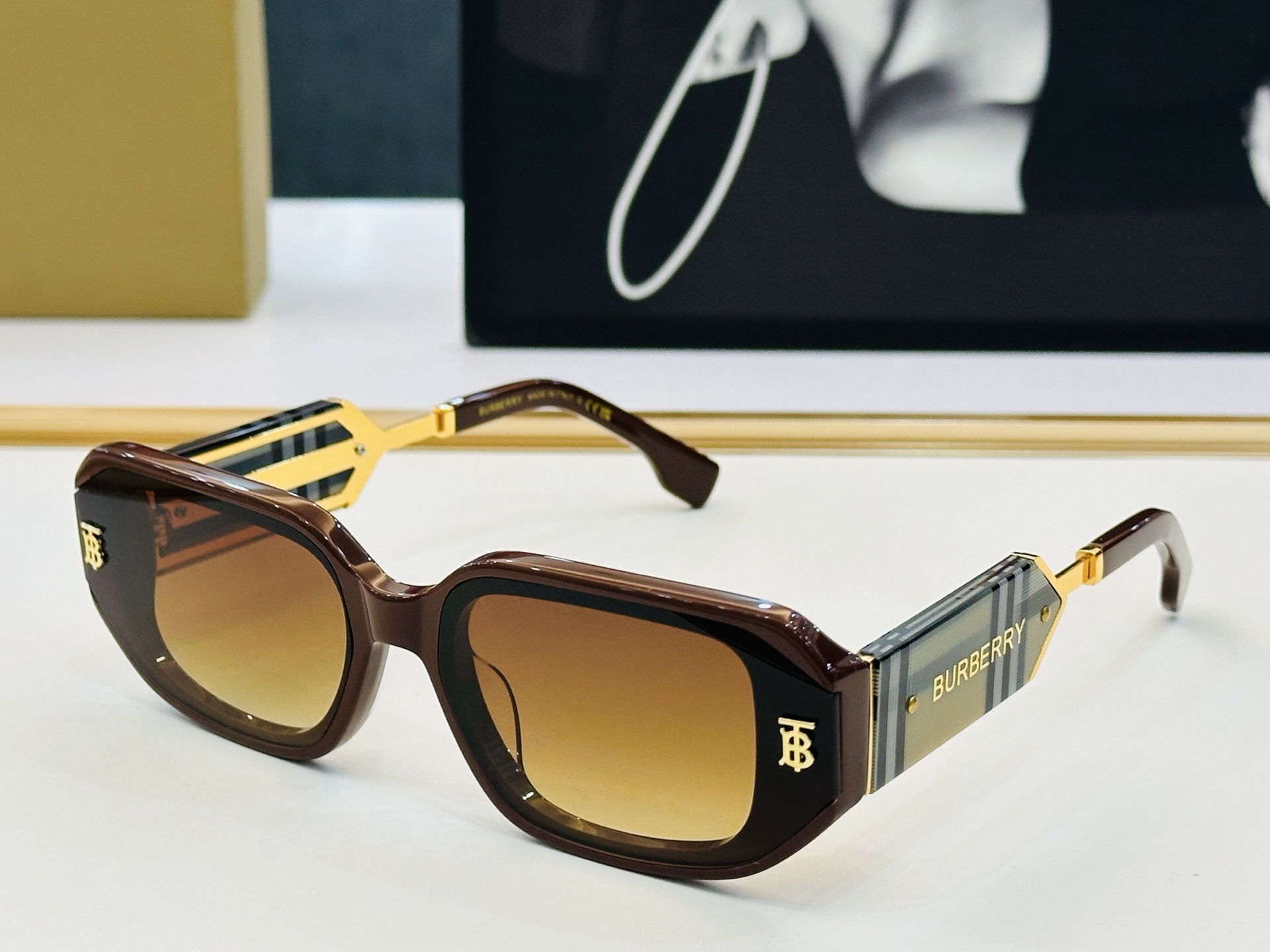 高品质✨BURBERR*✨ 巴家 BE6019 Size：65口15-143   女款太阳眼镜得意🌲🌲 