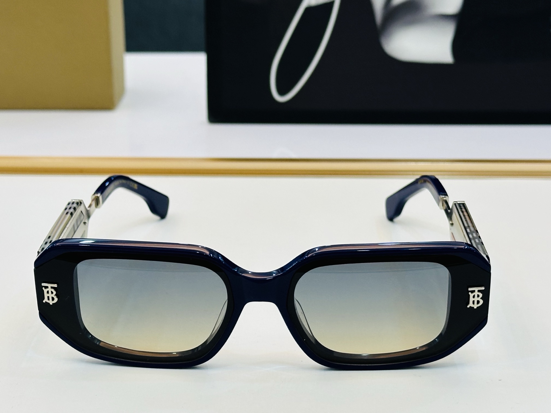 高品质✨BURBERR*✨ 巴家 BE6019 Size：65口15-143   女款太阳眼镜得意🌲🌲 