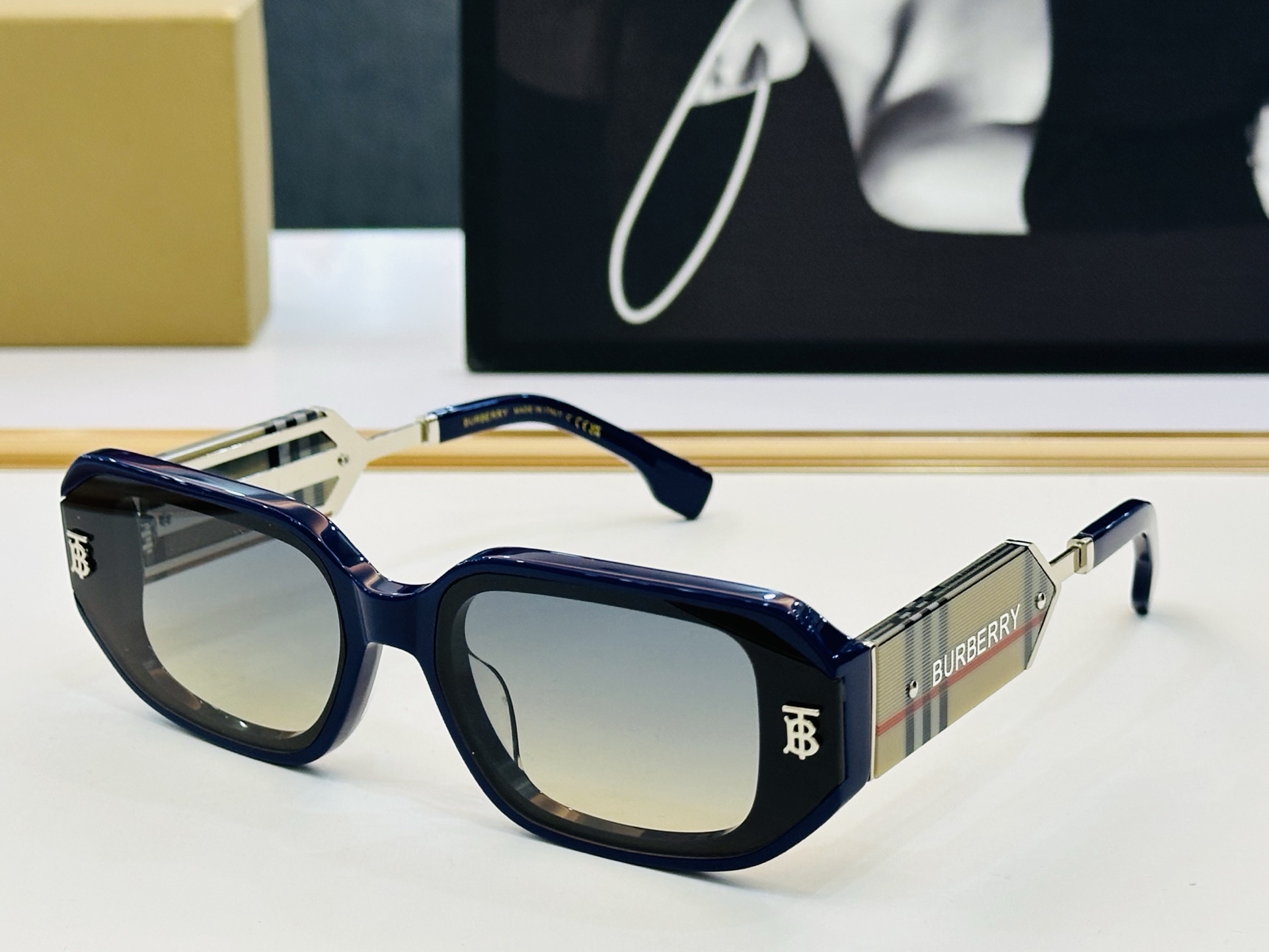 高品质✨BURBERR*✨ 巴家 BE6019 Size：65口15-143   女款太阳眼镜得意🌲🌲 