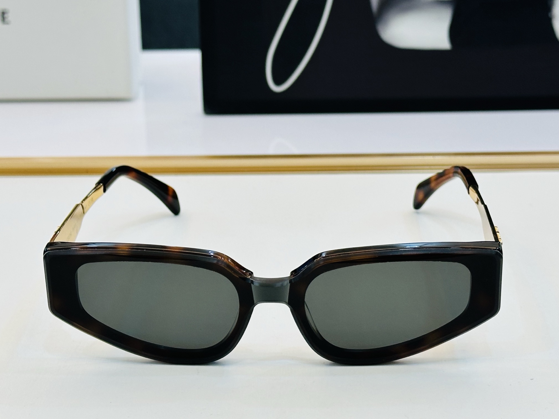 【CELINE】赛琳 CL42098U Size：51口21-145 一直热销的款式 欧美风 光泽度好 