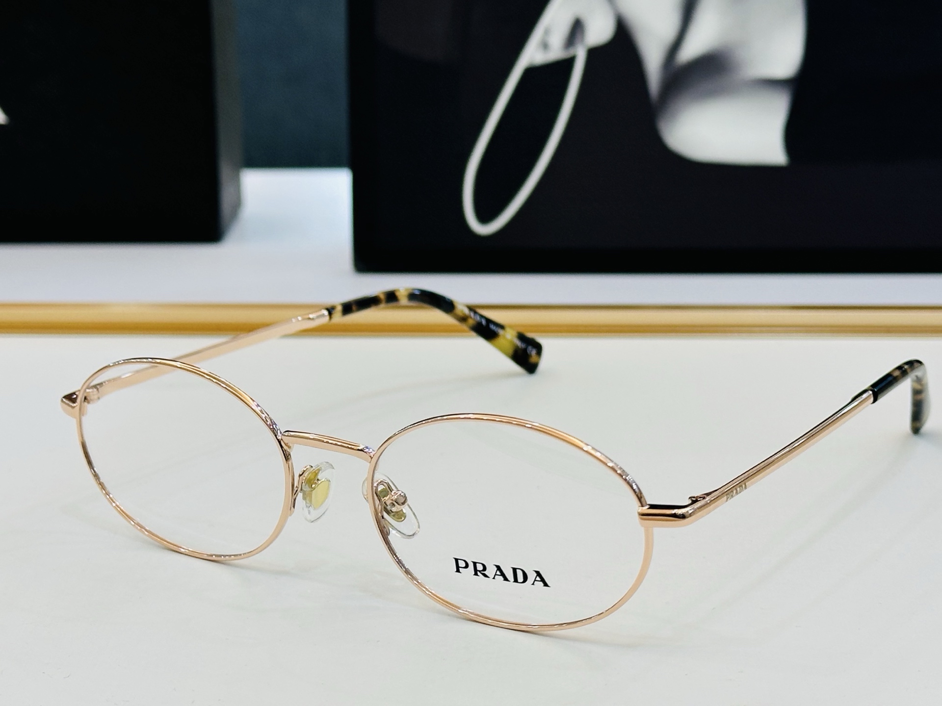 🔺PRAD*🔻普家 OPRA57 Size：53口19-145 眼镜系列堪称精湛制作 彰显独特个 Z最新